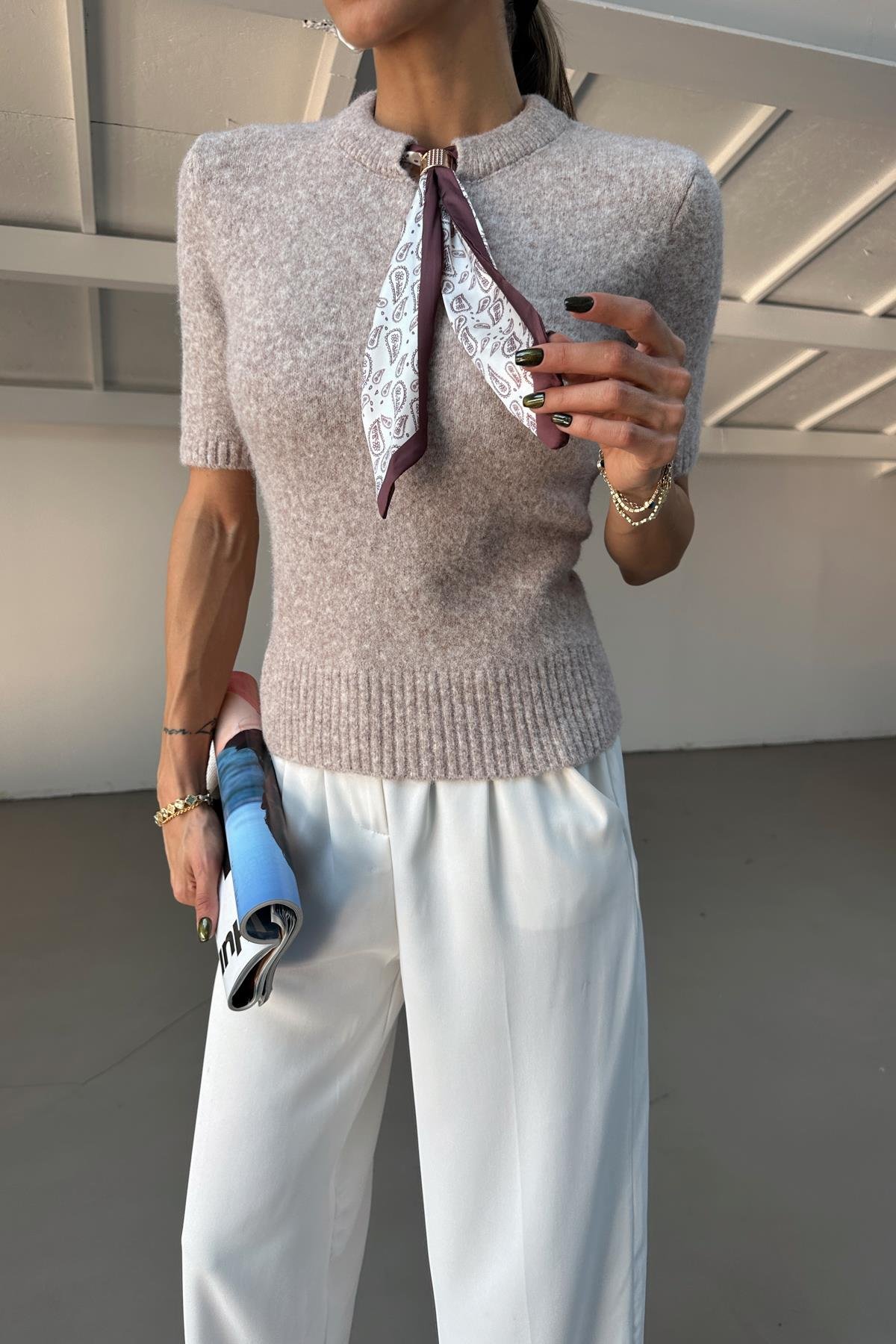 Fularlı Kısa Kol Kazak Vizon