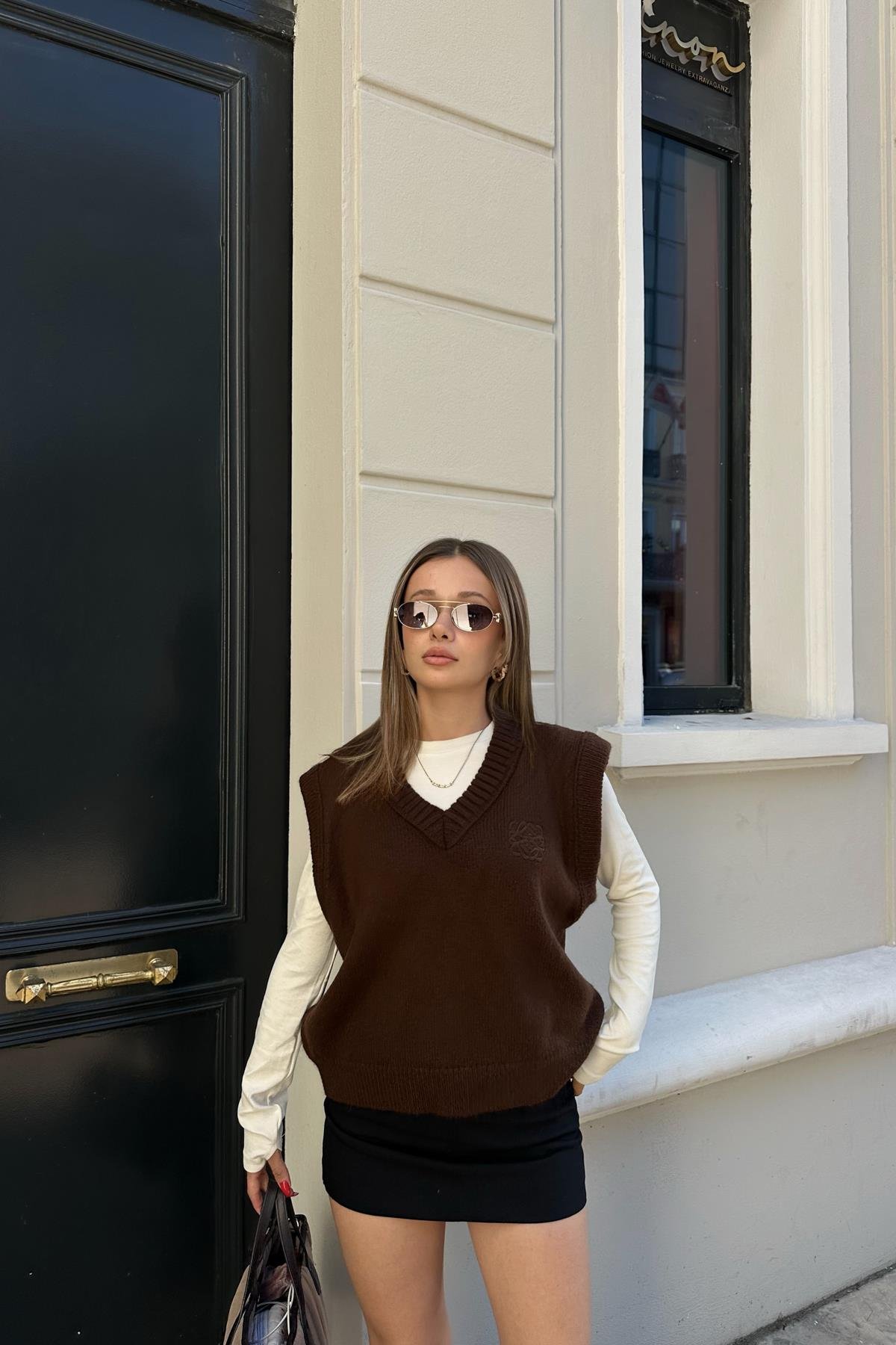 Nakış Detay Süveter Kahve