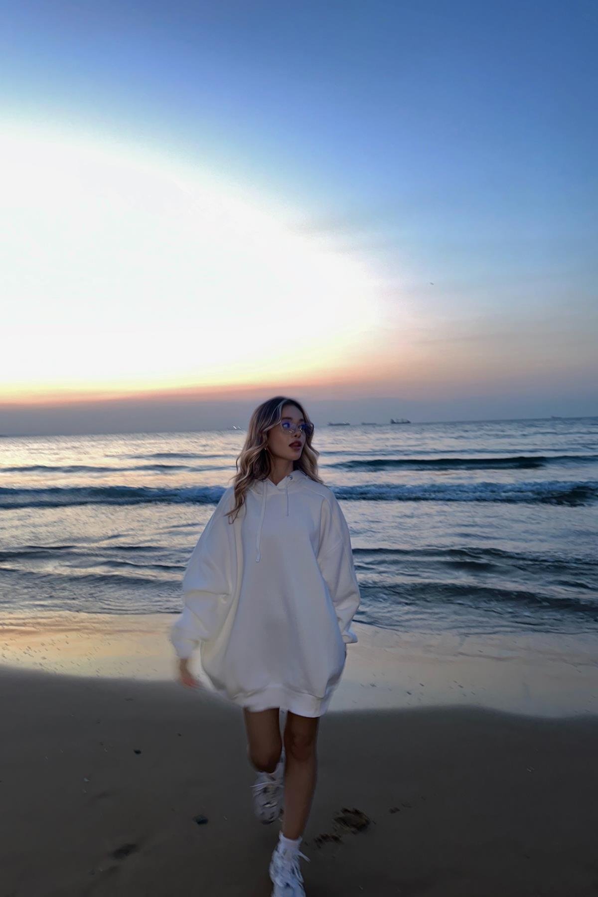 Oversize Kapüşonlu Sweat Beyaz