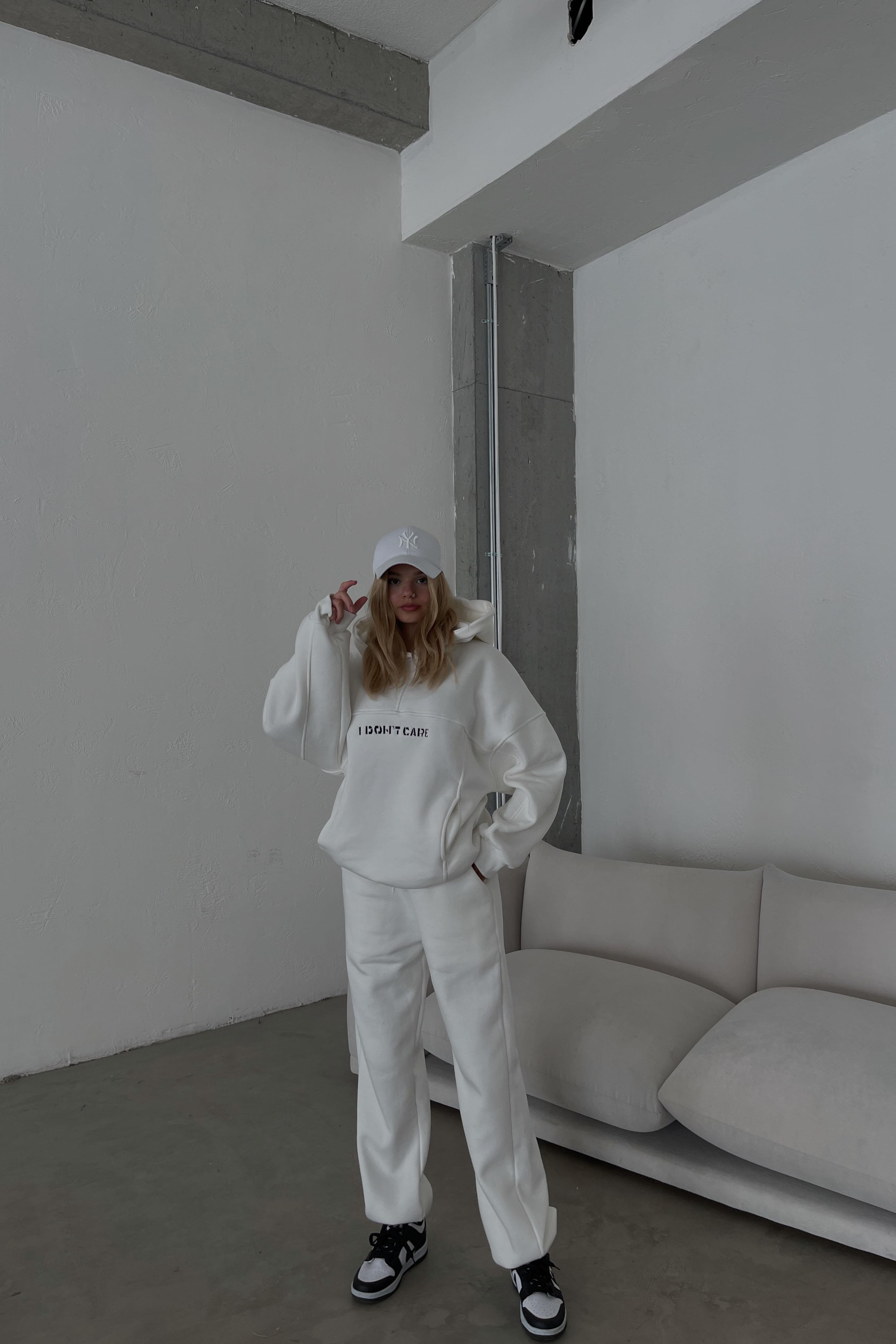 I Dont Care Nakışlı Oversize Takım Beyaz