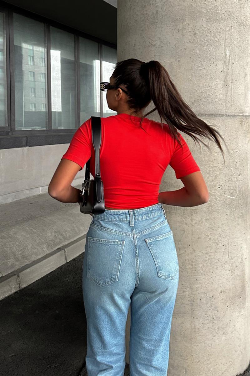 Bisiklet Yaka Basic Tshirt Kırmızı · 4