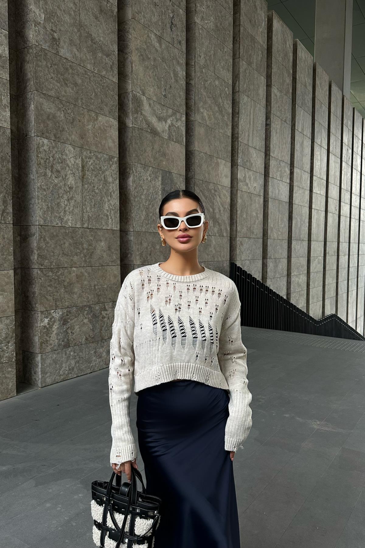 Yırtık Detaylı Kazak Bej