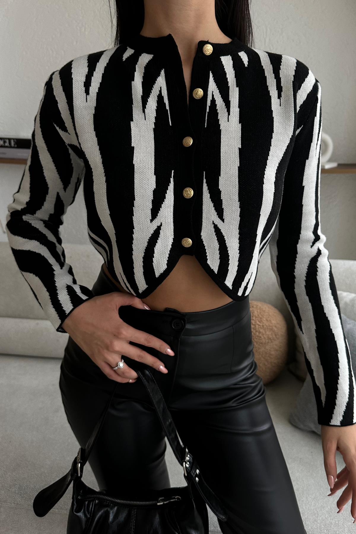 Zebra Desen Gold Düğmeli Bluz Siyah · 5