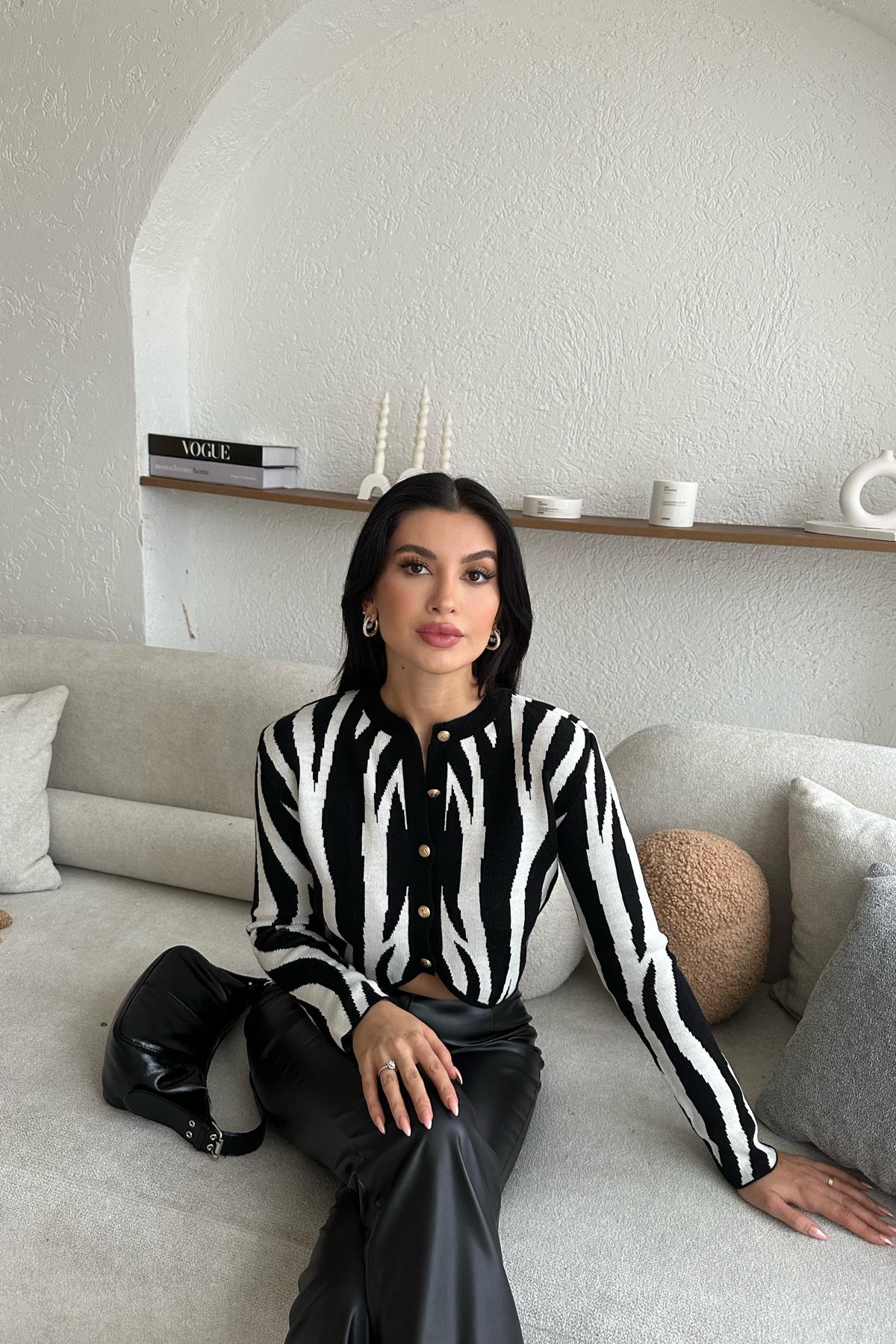 Zebra Desen Gold Düğmeli Bluz Siyah · 2