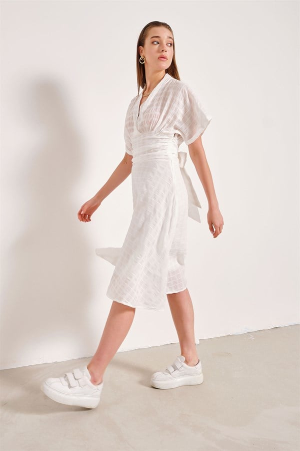 Kuşaklı Line Elbise Beyaz