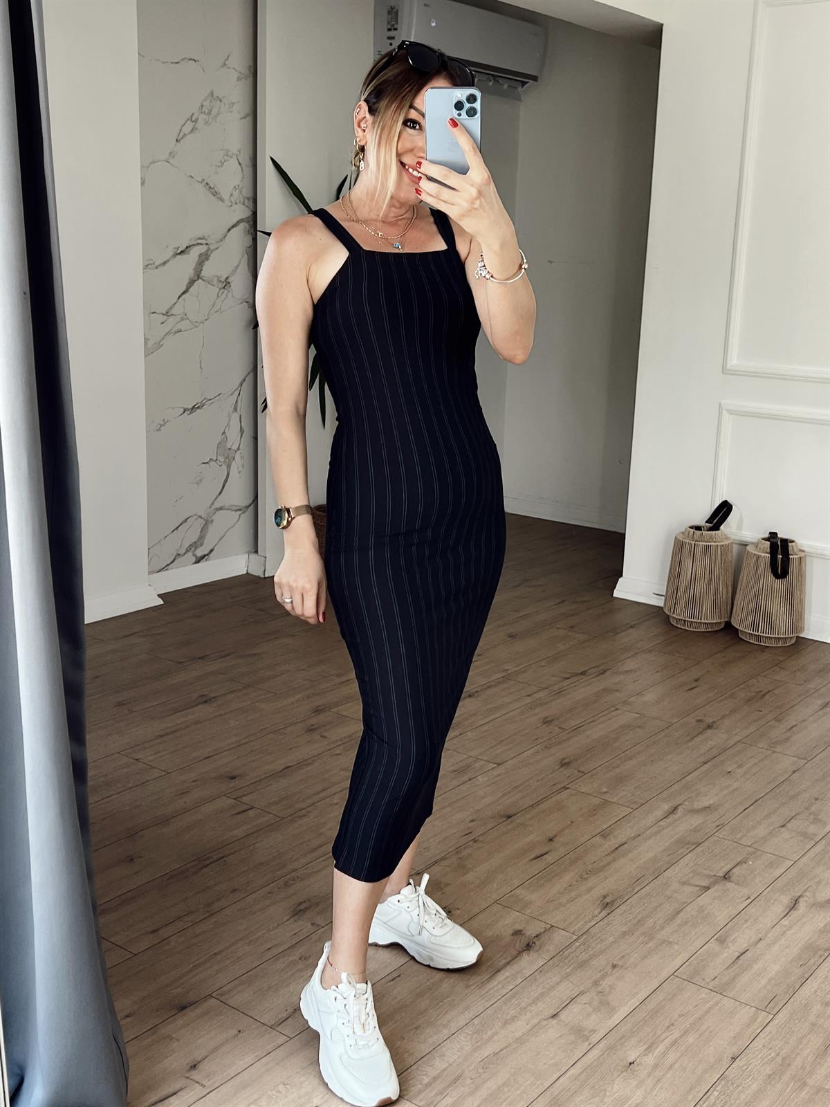 Arkası Yırtmaçlı Askılı Elbise SİYAH