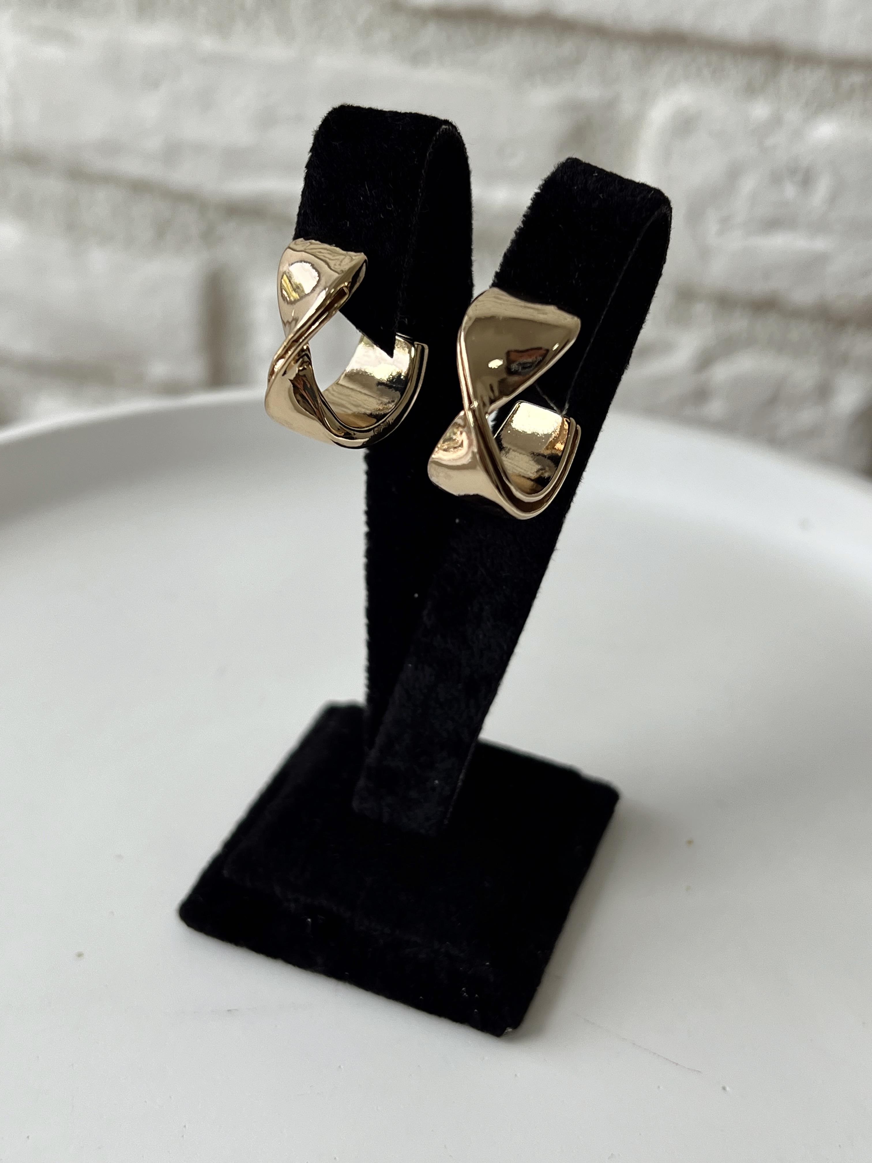 Burgu Tasarım Küpe GOLD
