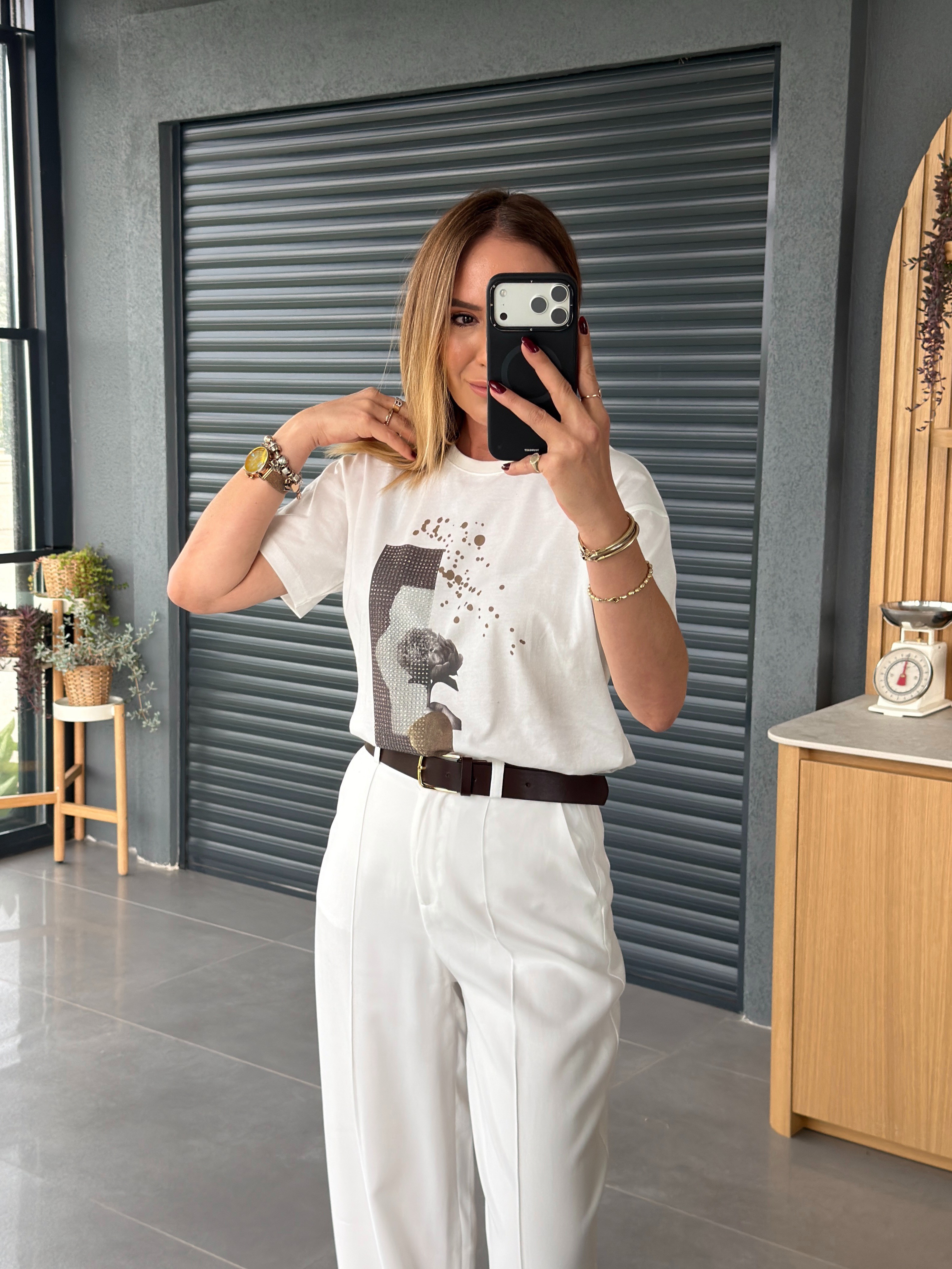 Gül Desenli Taşlı Tshirt EKRU