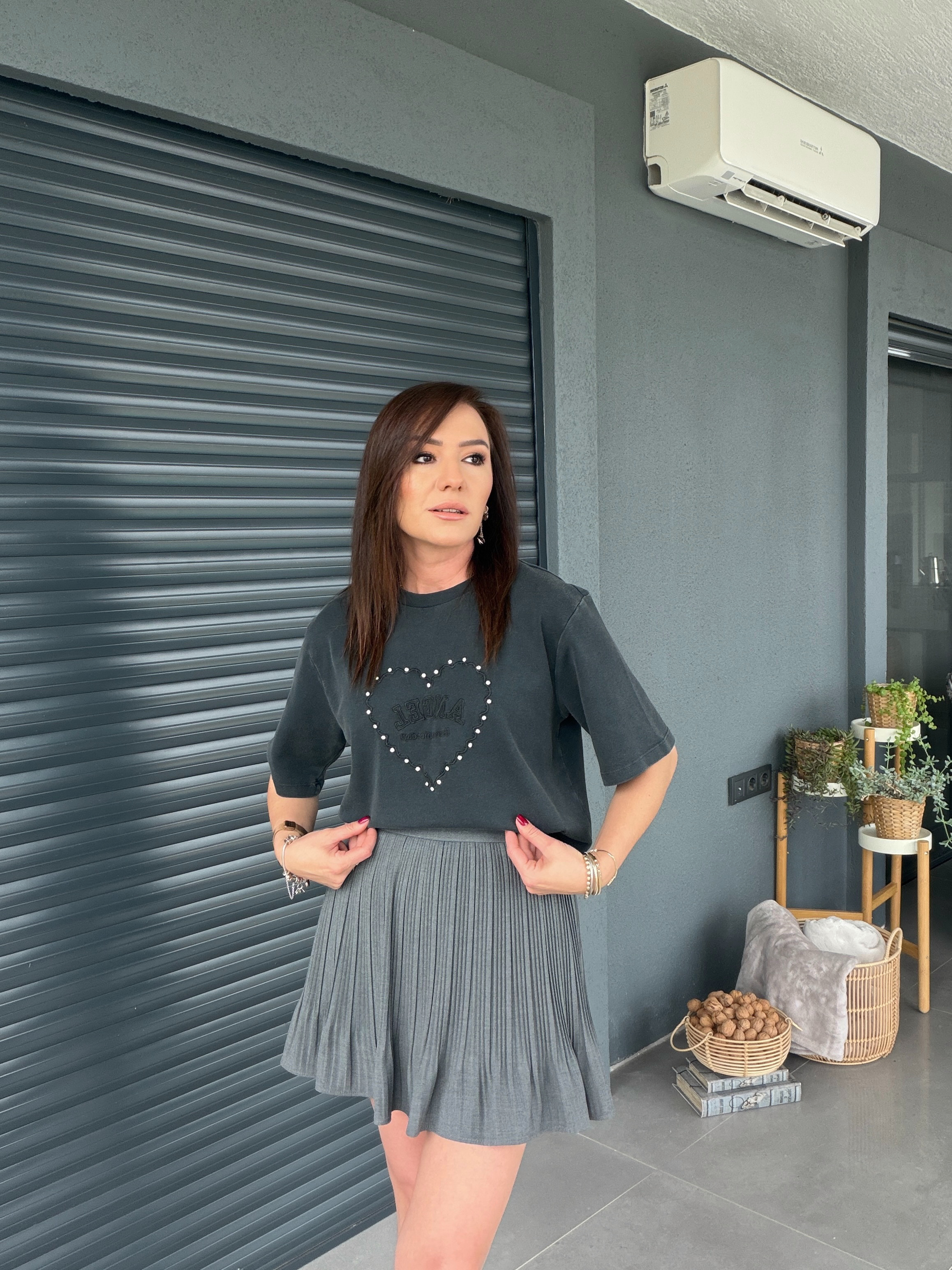 Kalp Nakışlı Taş Detaylı Tshirt ANTRASİT