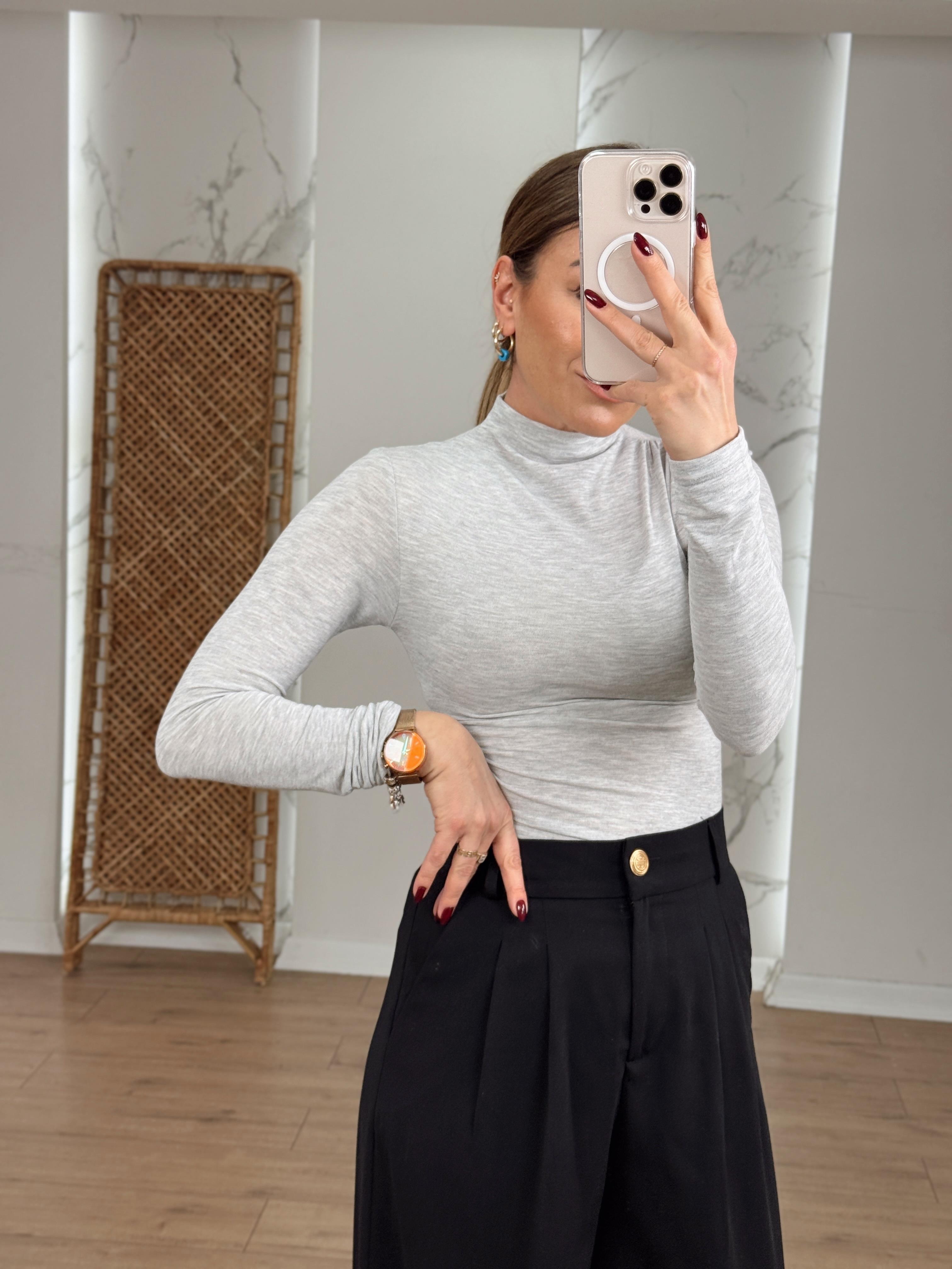 Omuzu Ve Yanı Büzgülü Yarım Balıkçı Yaka Body GRİ