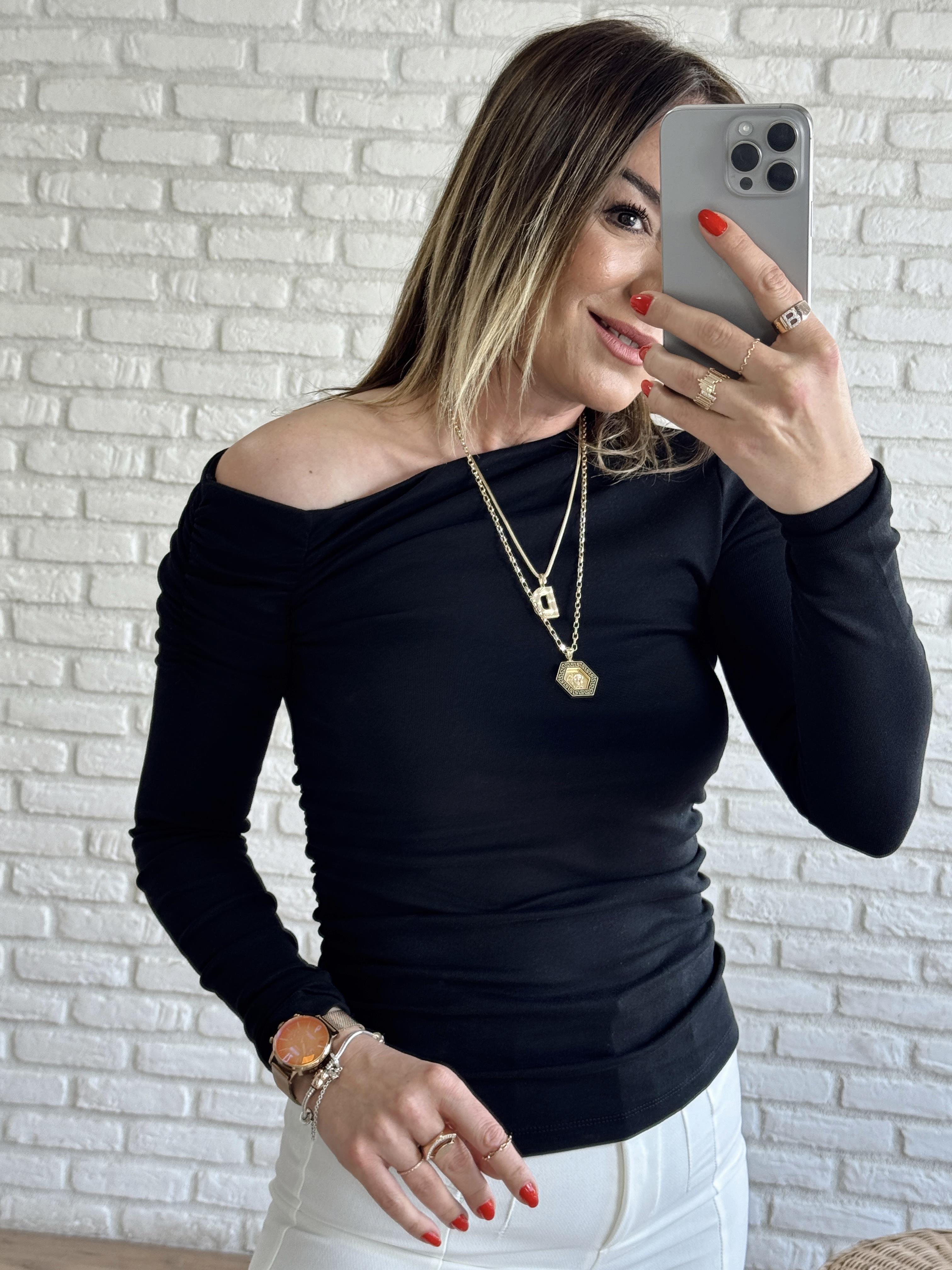 Omzu Açık Yanları Büzgülü Bluz SİYAH