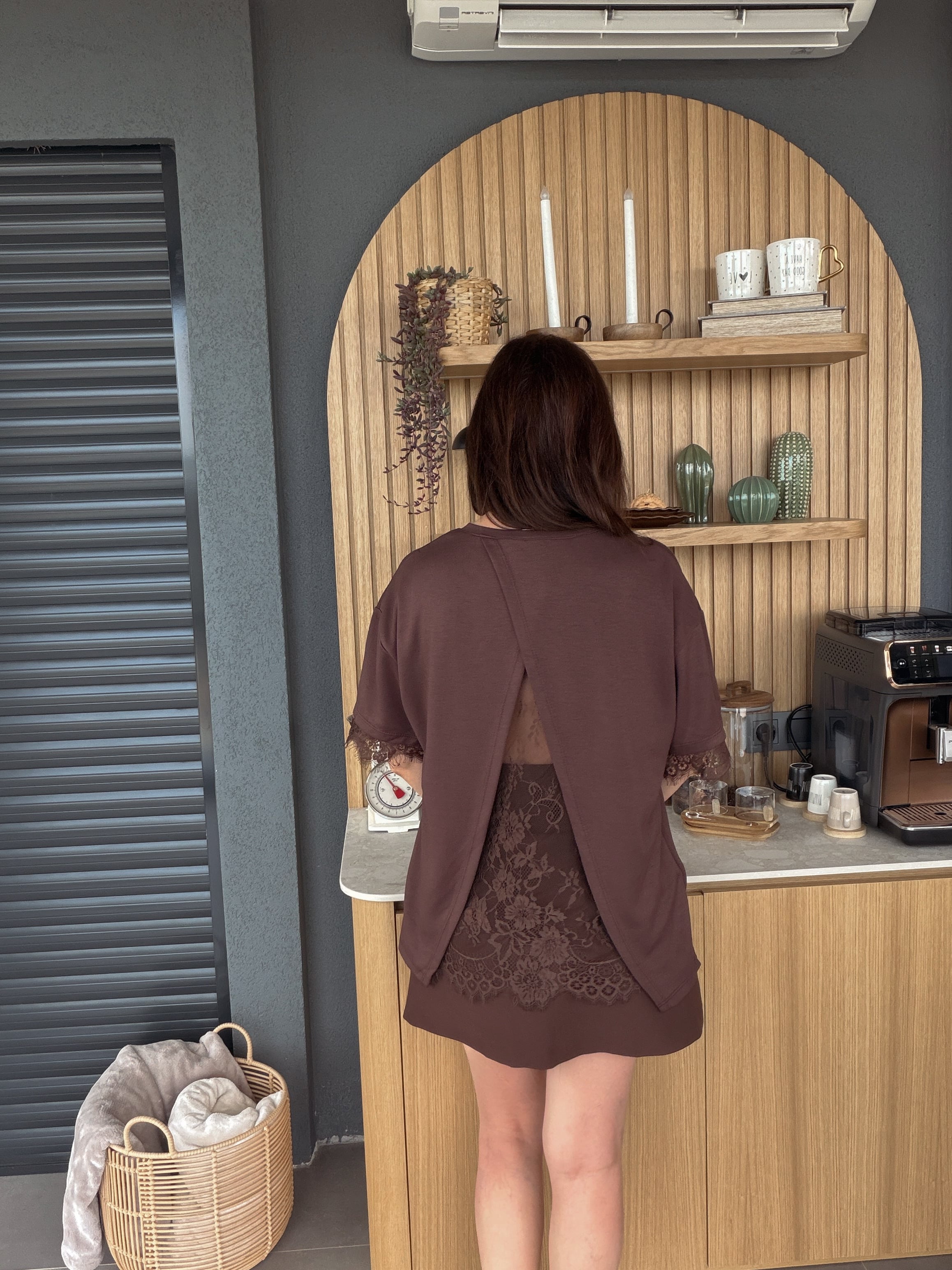 Sırtı Ve Kolları Dantelli Tshirt KAHVE