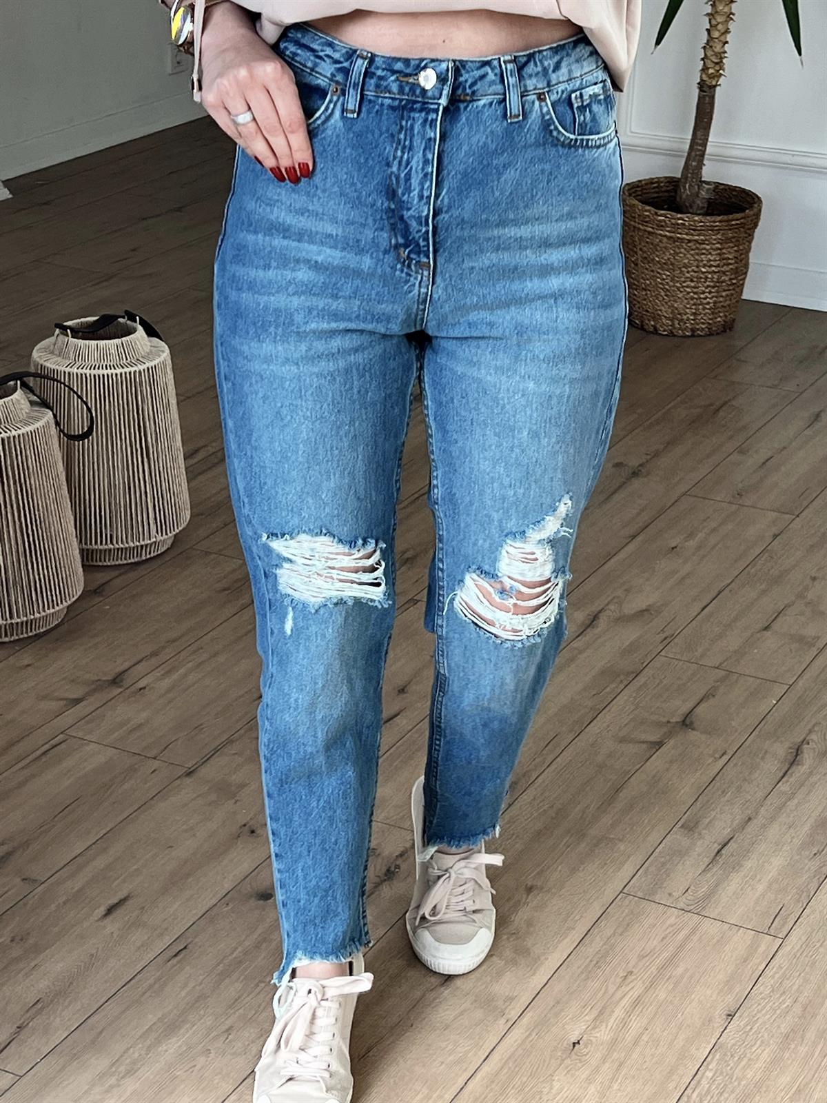 YIRTIK DETAYLI MOM JEAN MAVİ