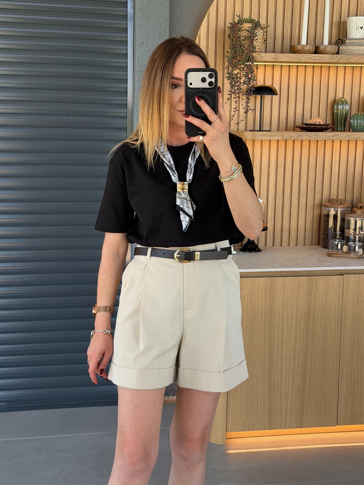 Fular Detaylı Tshirt SİYAH