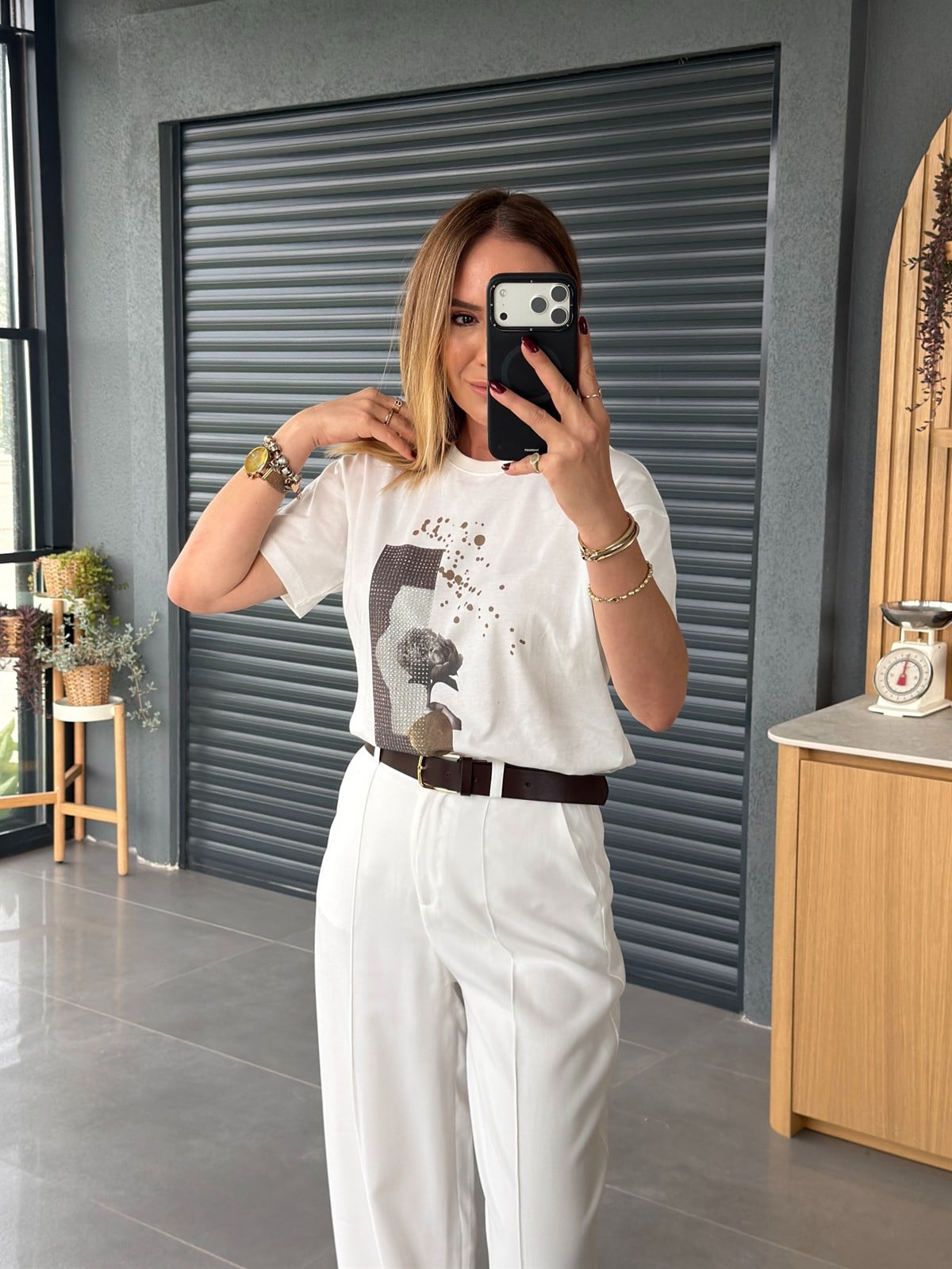 Gül Desenli Taşlı Tshirt EKRU