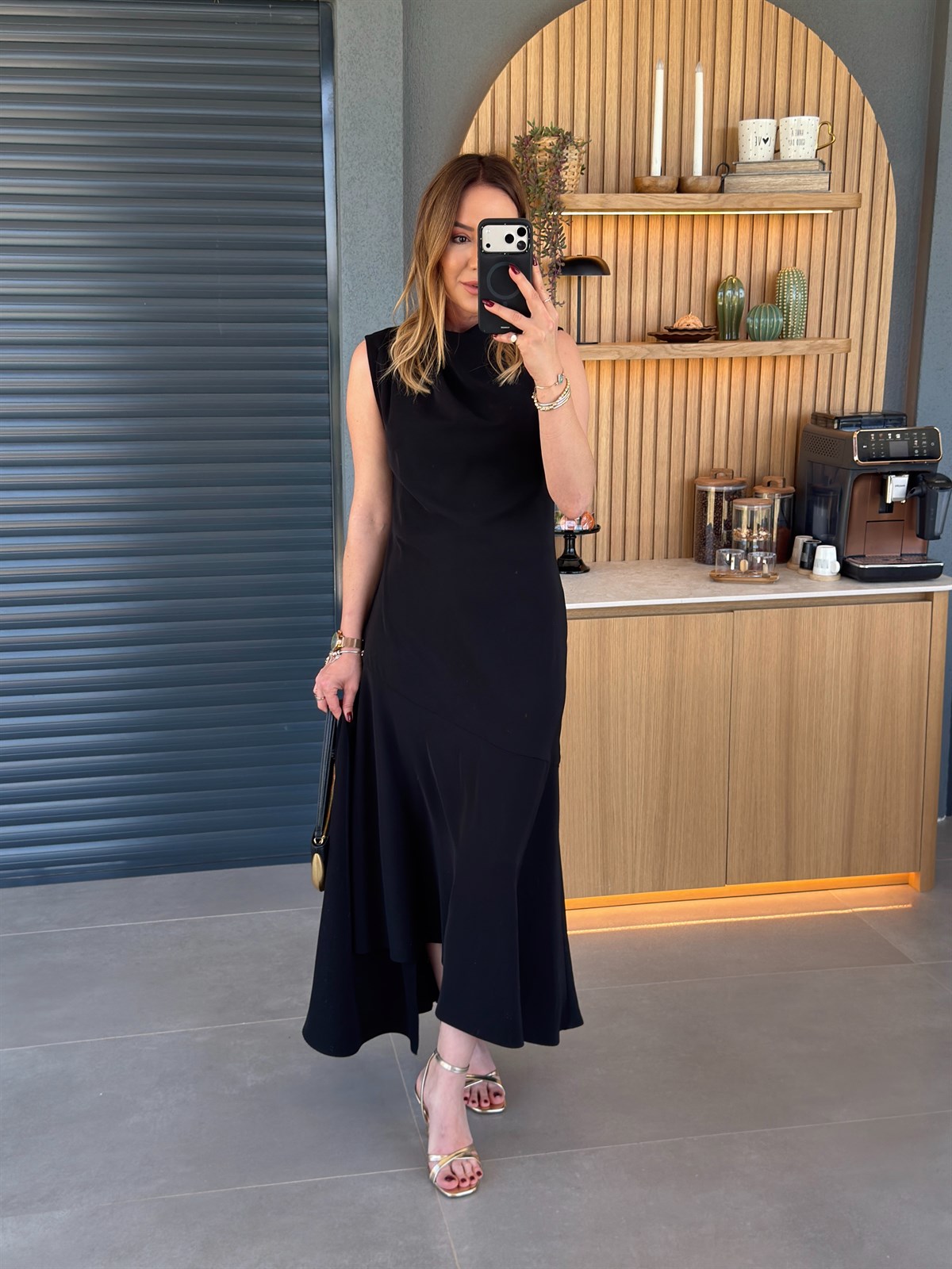 Omuzu Pileli Asimetrik Elbise SİYAH