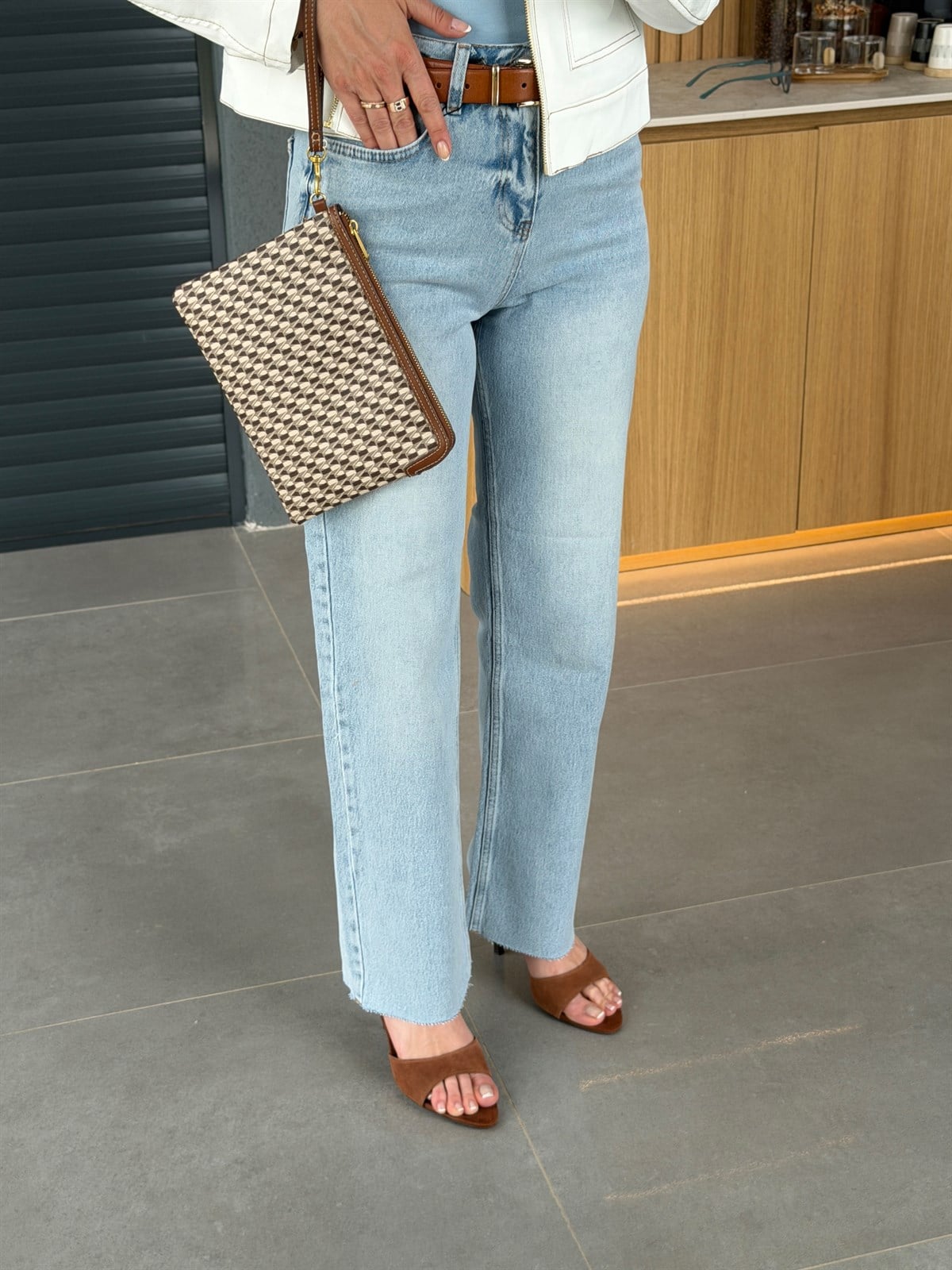 Paçası Yırtık Straight Jean MAVİ