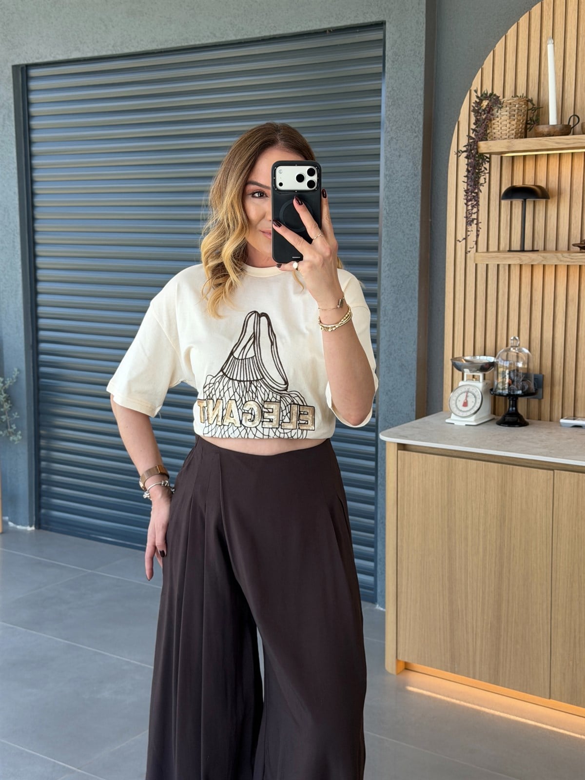 Pul İşlemeli Nakışlı Tshirt BEJ