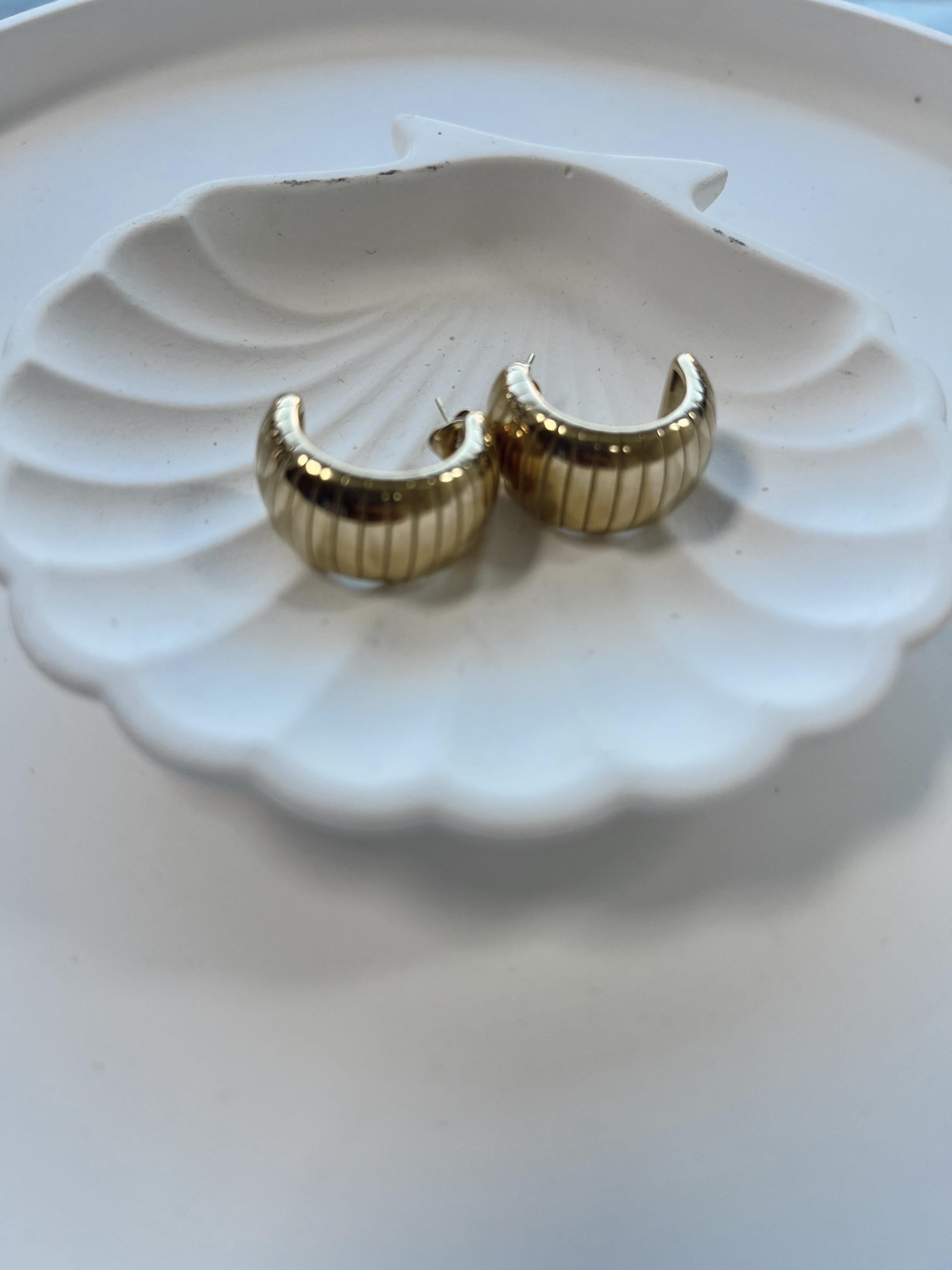 Bombeli Midye Model Çelik Küpe GOLD