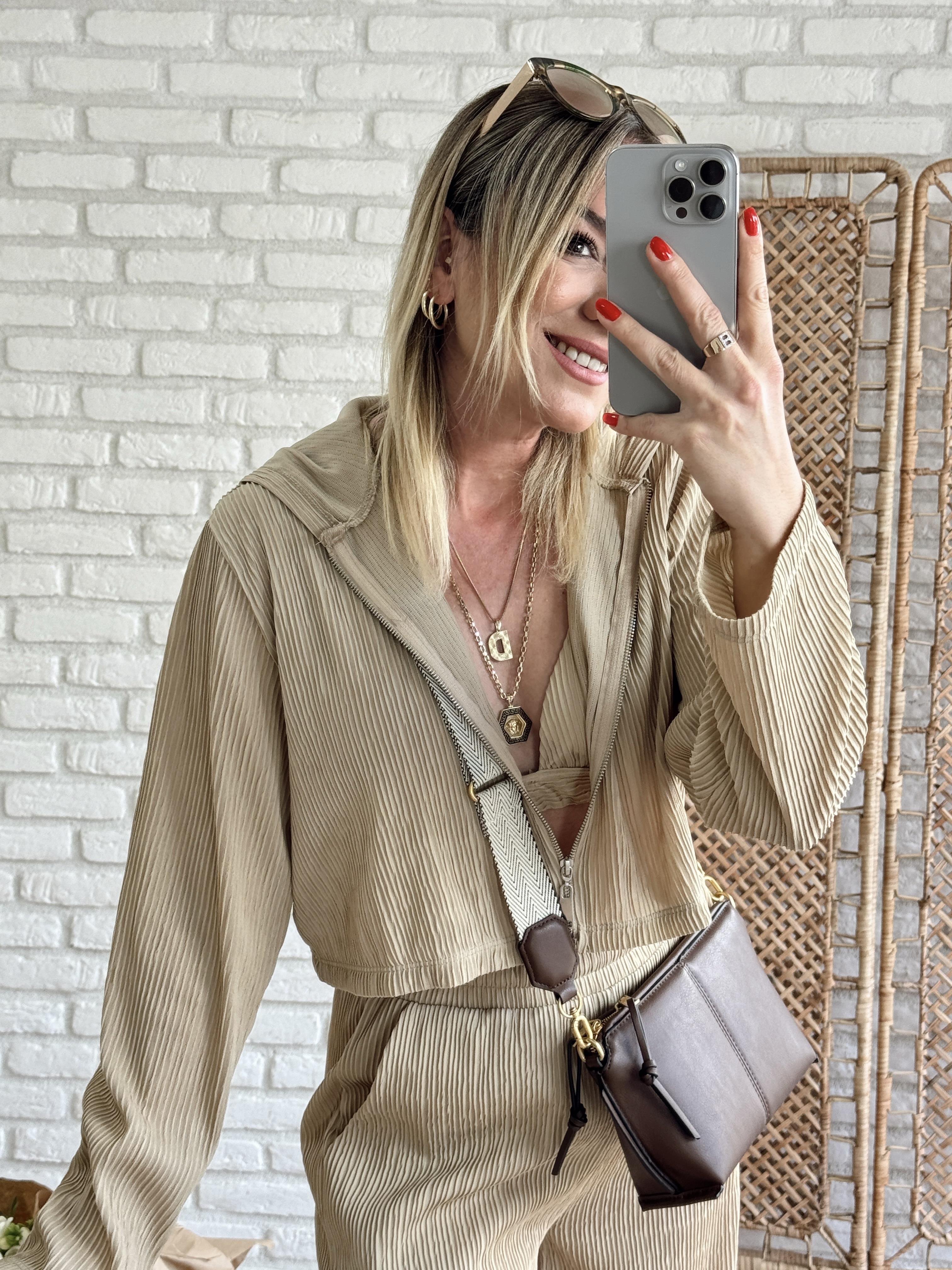 Büstiyerli Krinkıl Crop Takım BEJ