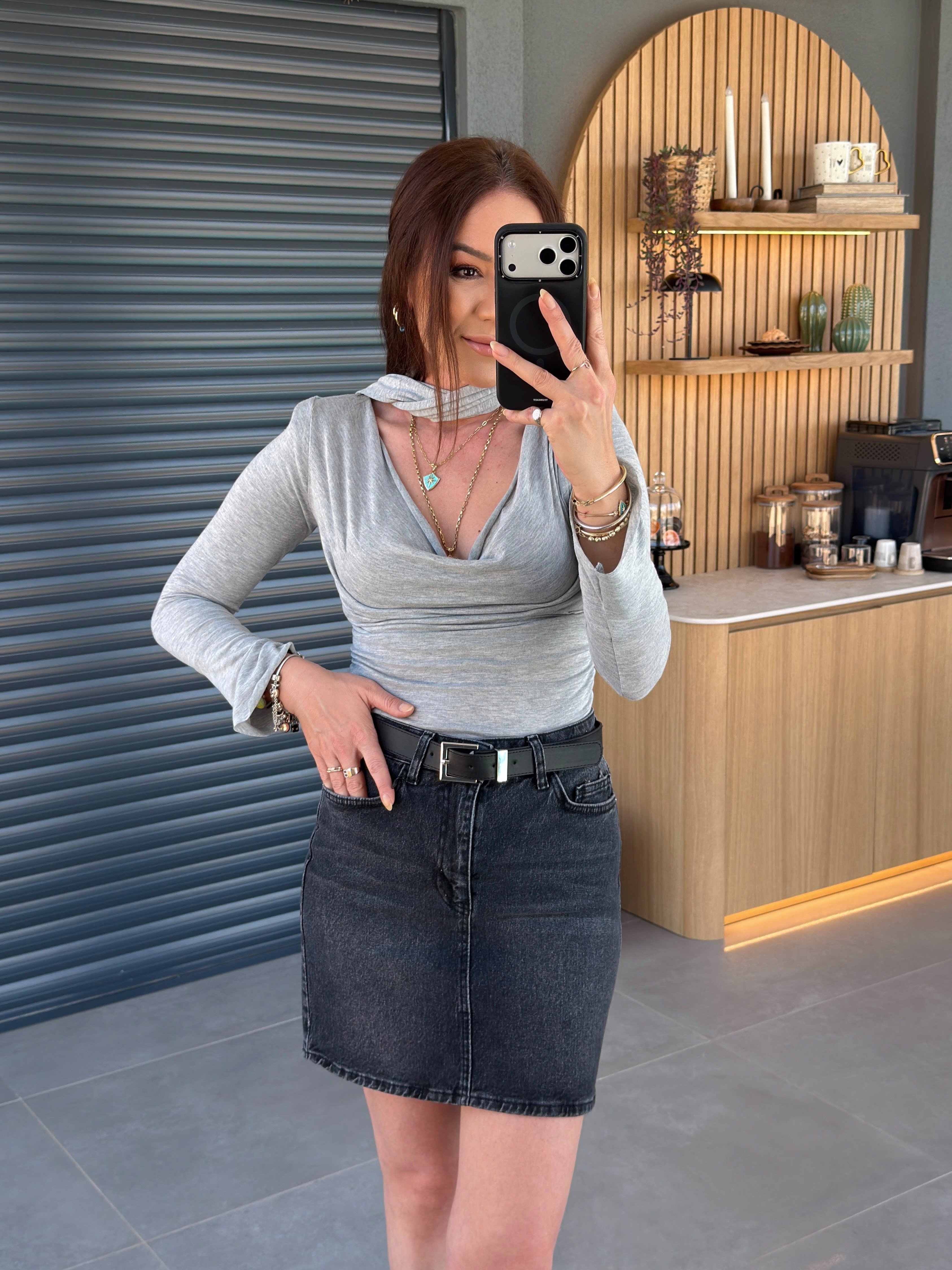 Degaje Yaka Atkılı Bluz GRİ