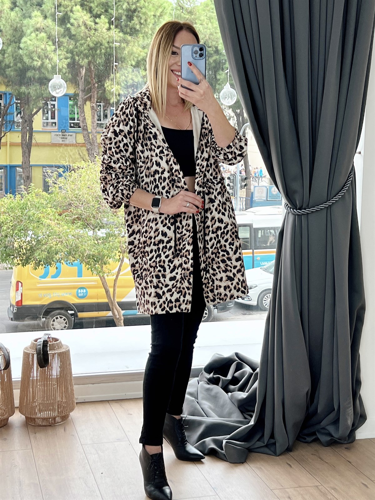 Desenli Uzun Yağmurluk