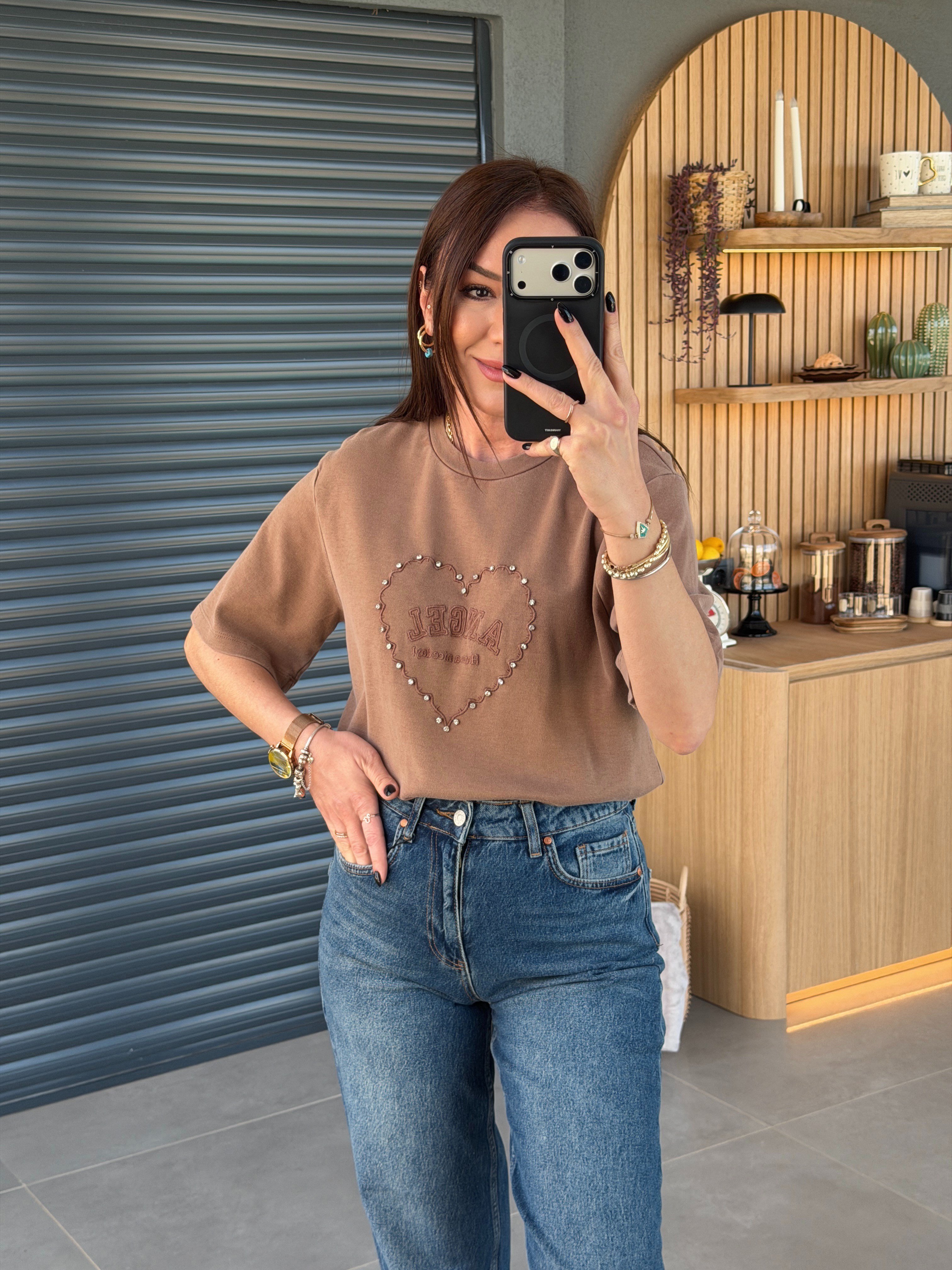 Kalp Nakışlı Taş Detaylı Tshirt KAHVE