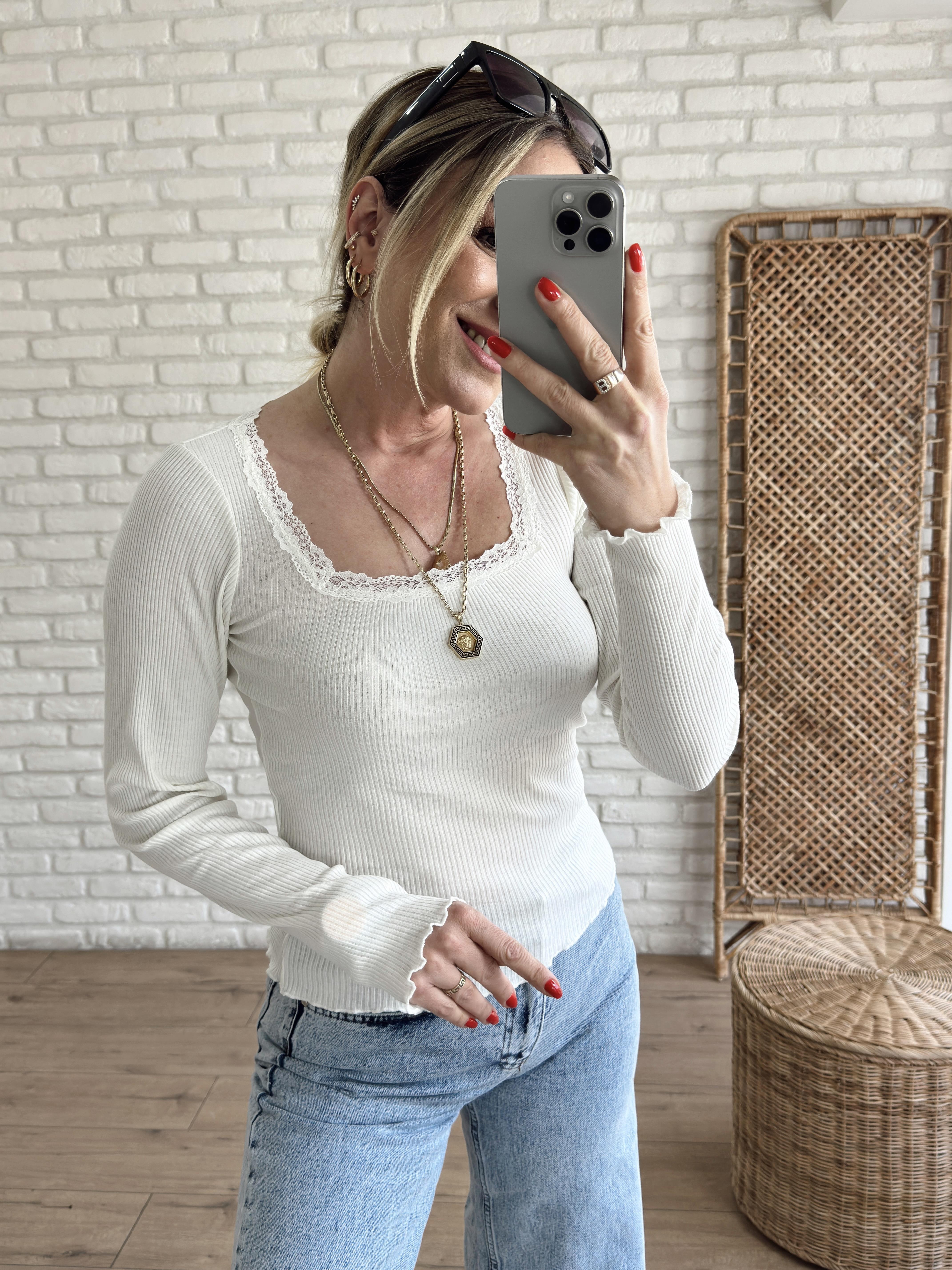 Kare Yaka Dantel Detaylı Bluz EKRU