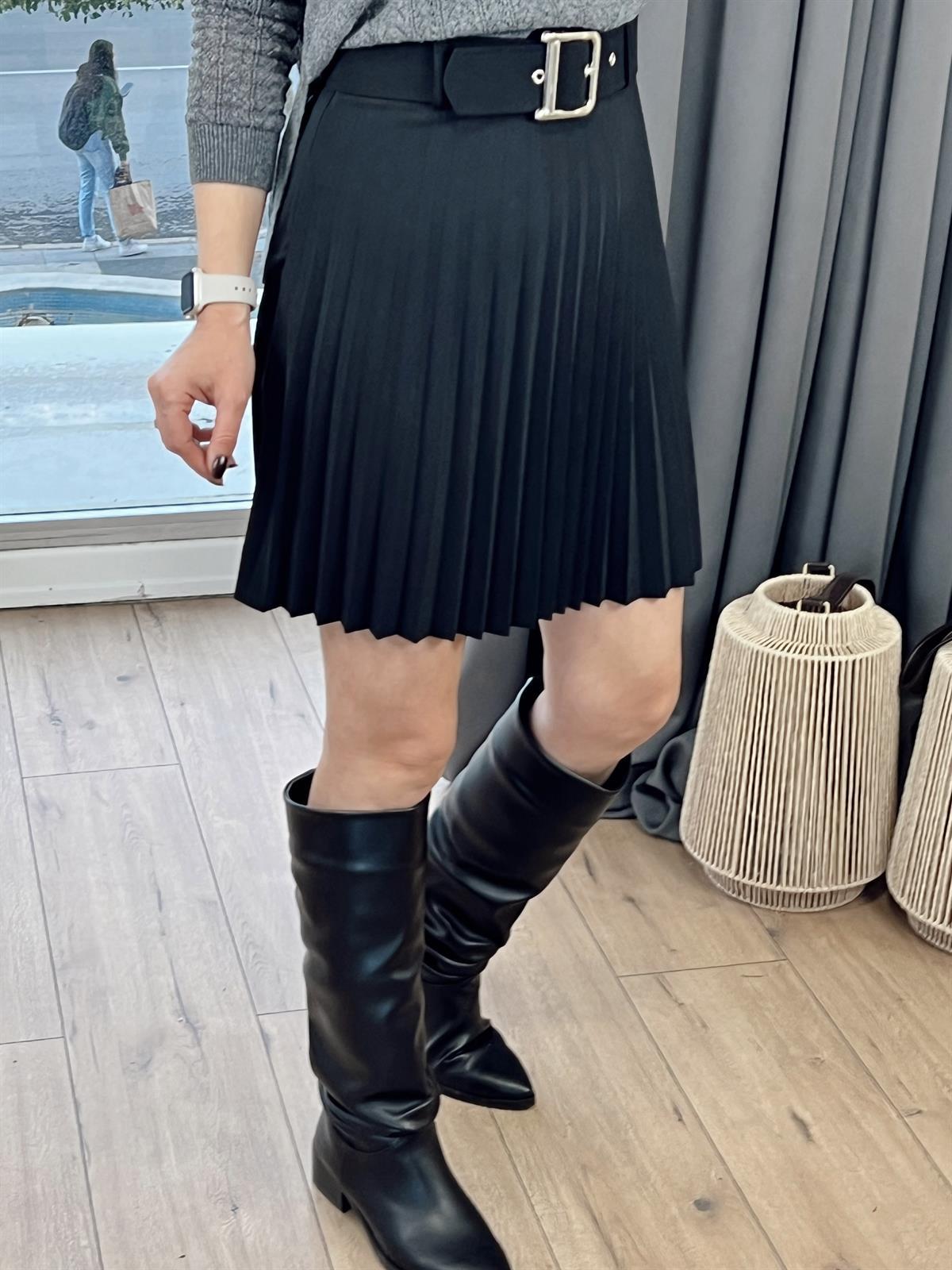KEMERLİ PİLİSELİ KISA ETEK SİYAH