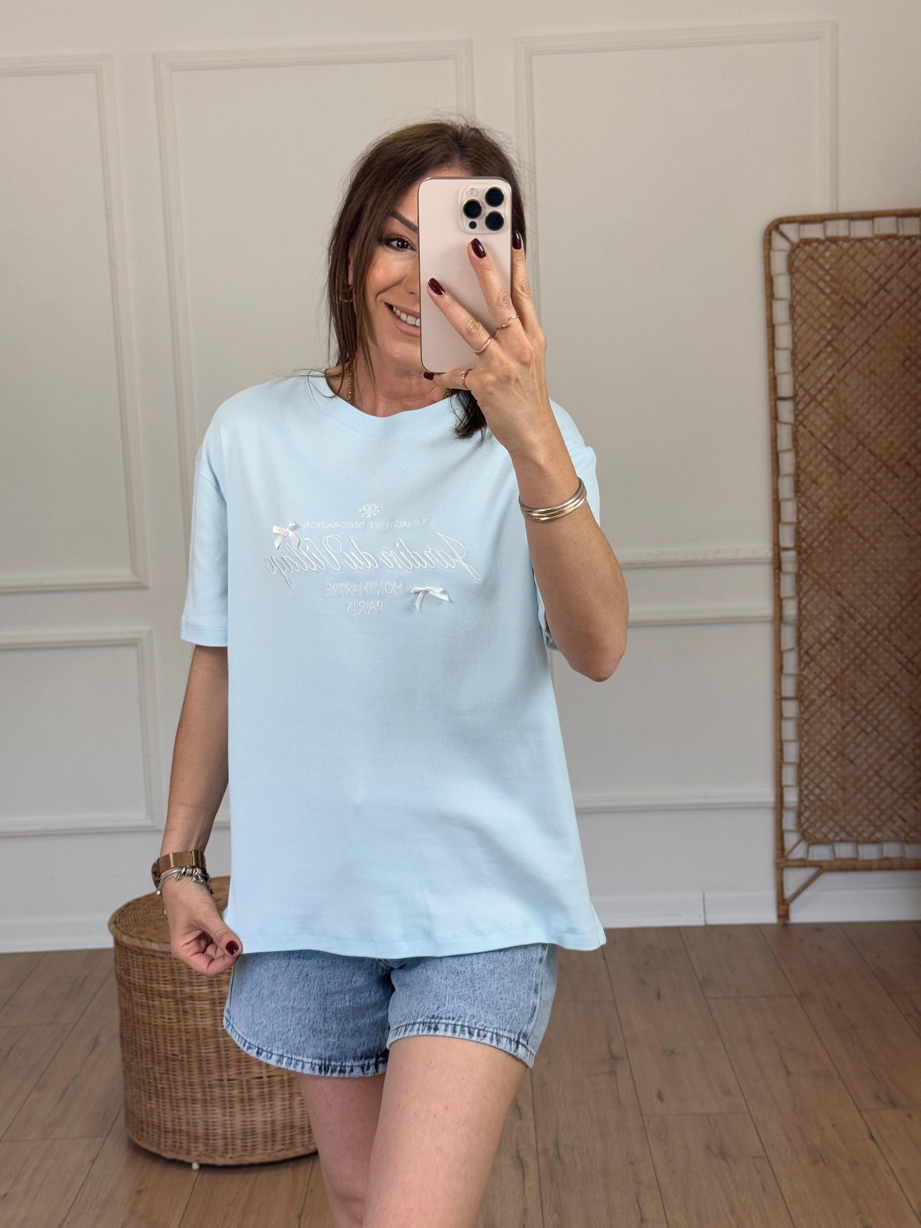 Kurdele Detaylı Yazı Nakışlı Tshirt AÇIK MAVİ