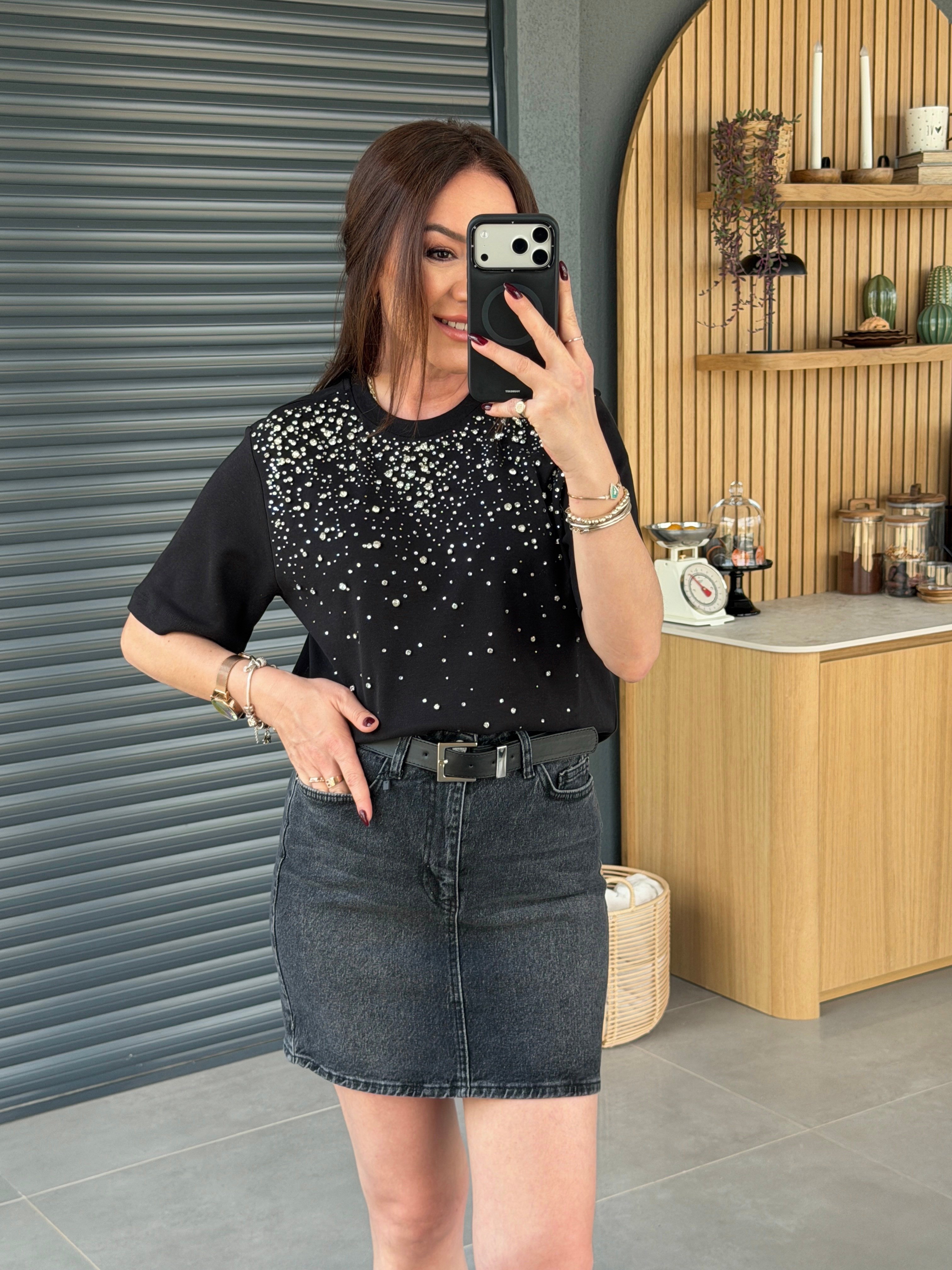 Önü Taşlı Tshirt SİYAH