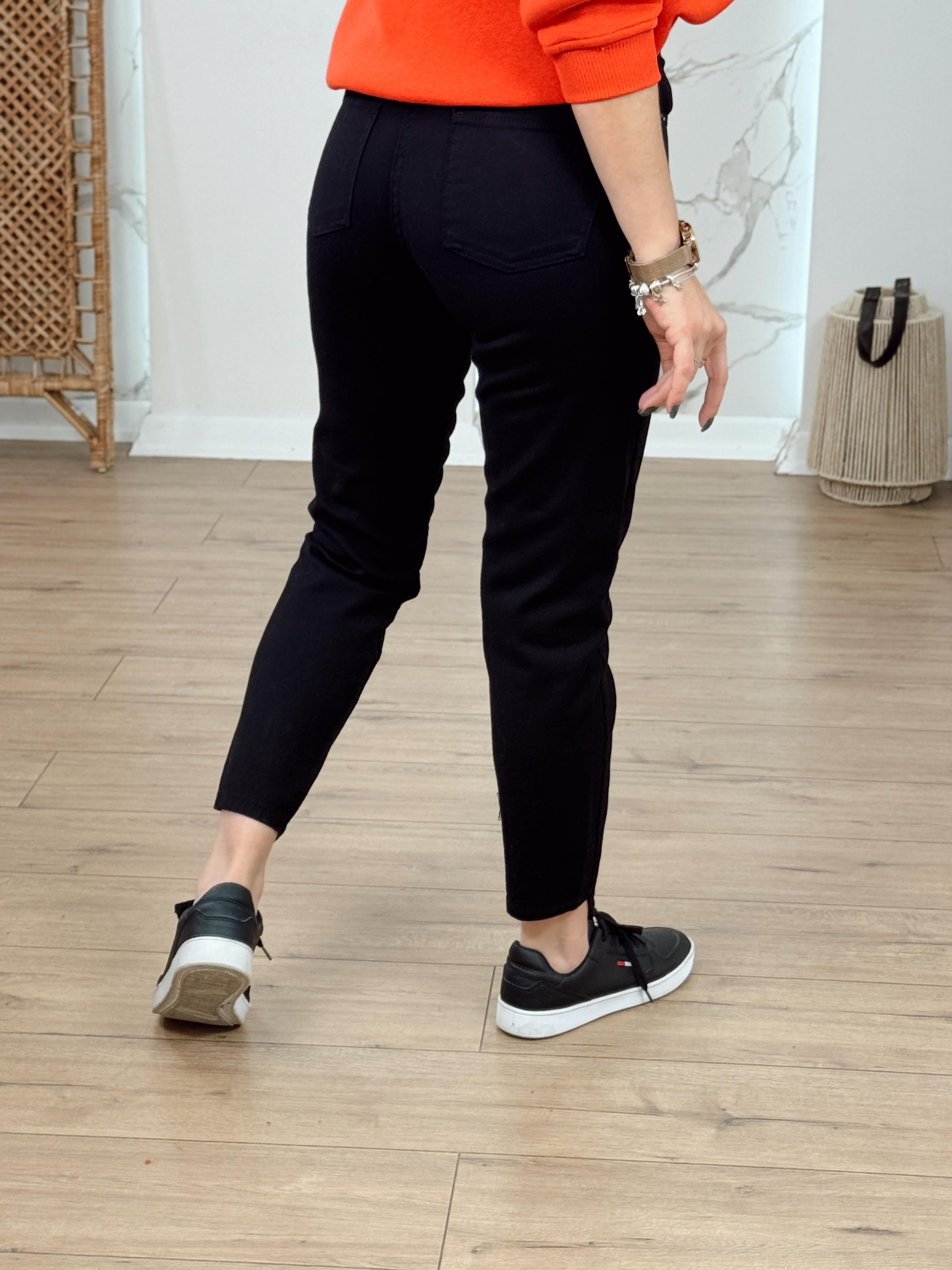 Paça Detaylı Mom Fit Jean SİYAH