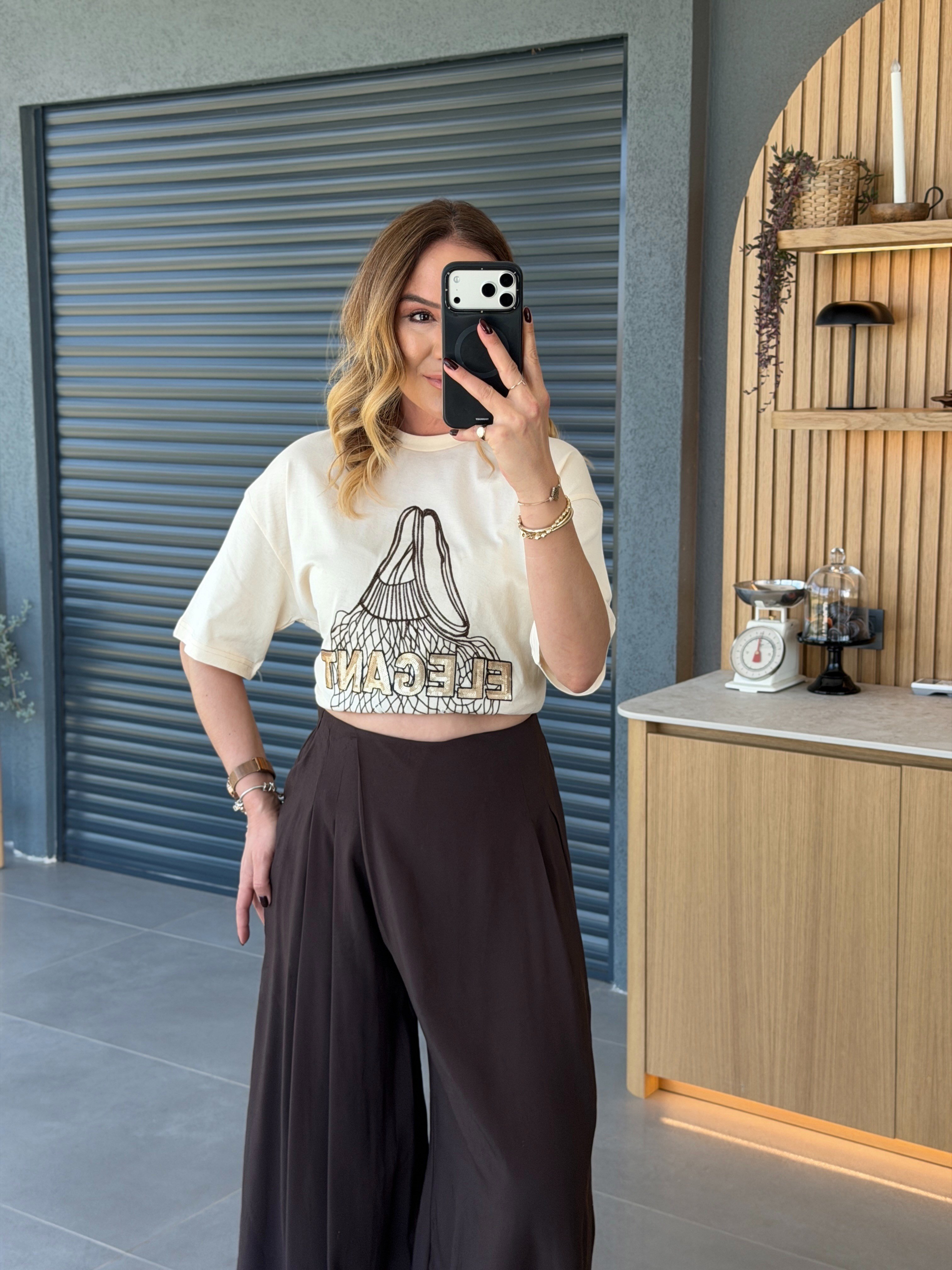 Pul İşlemeli Nakışlı Tshirt BEJ