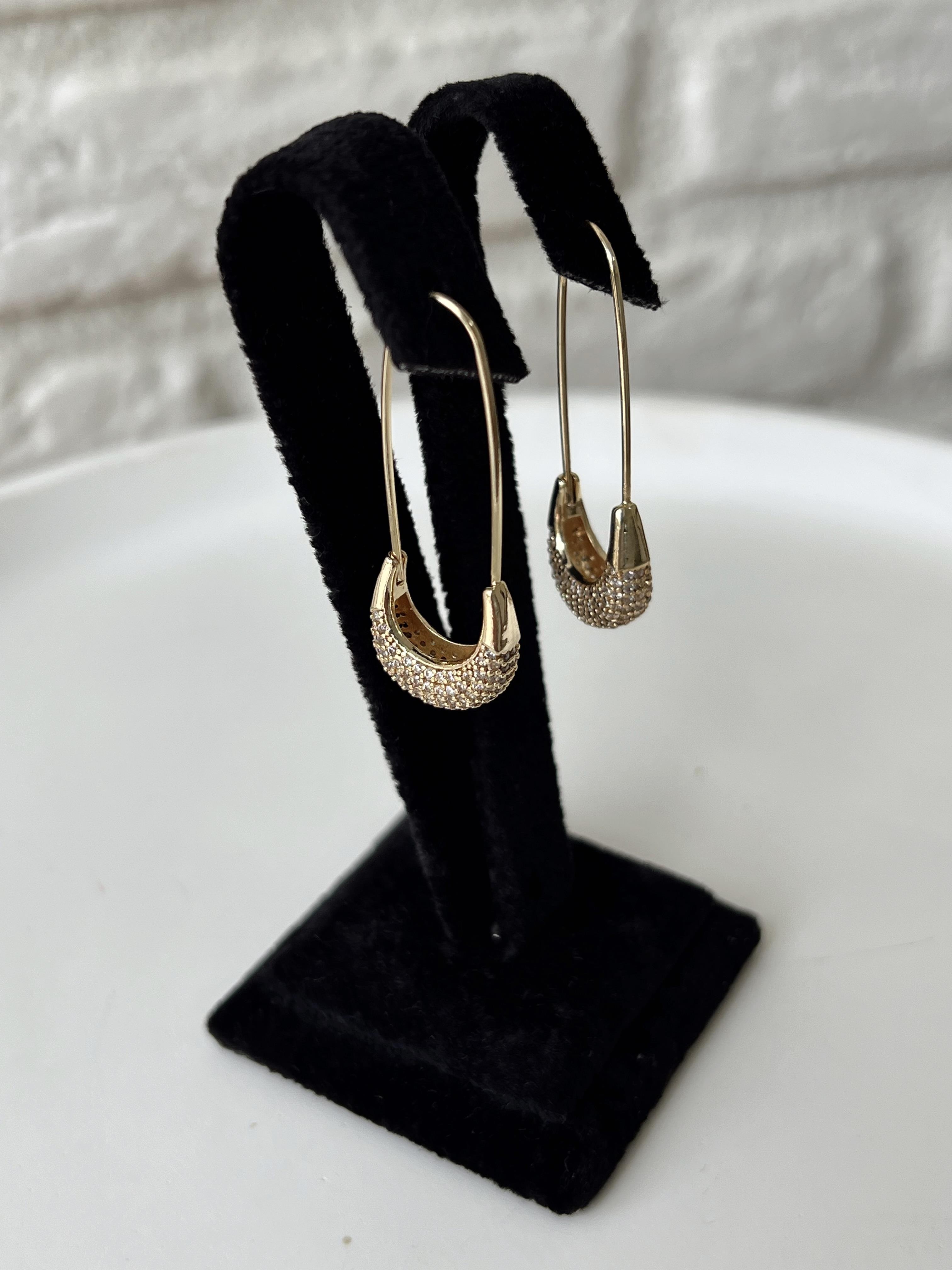 Taşlı Çengel Model Küpe GOLD