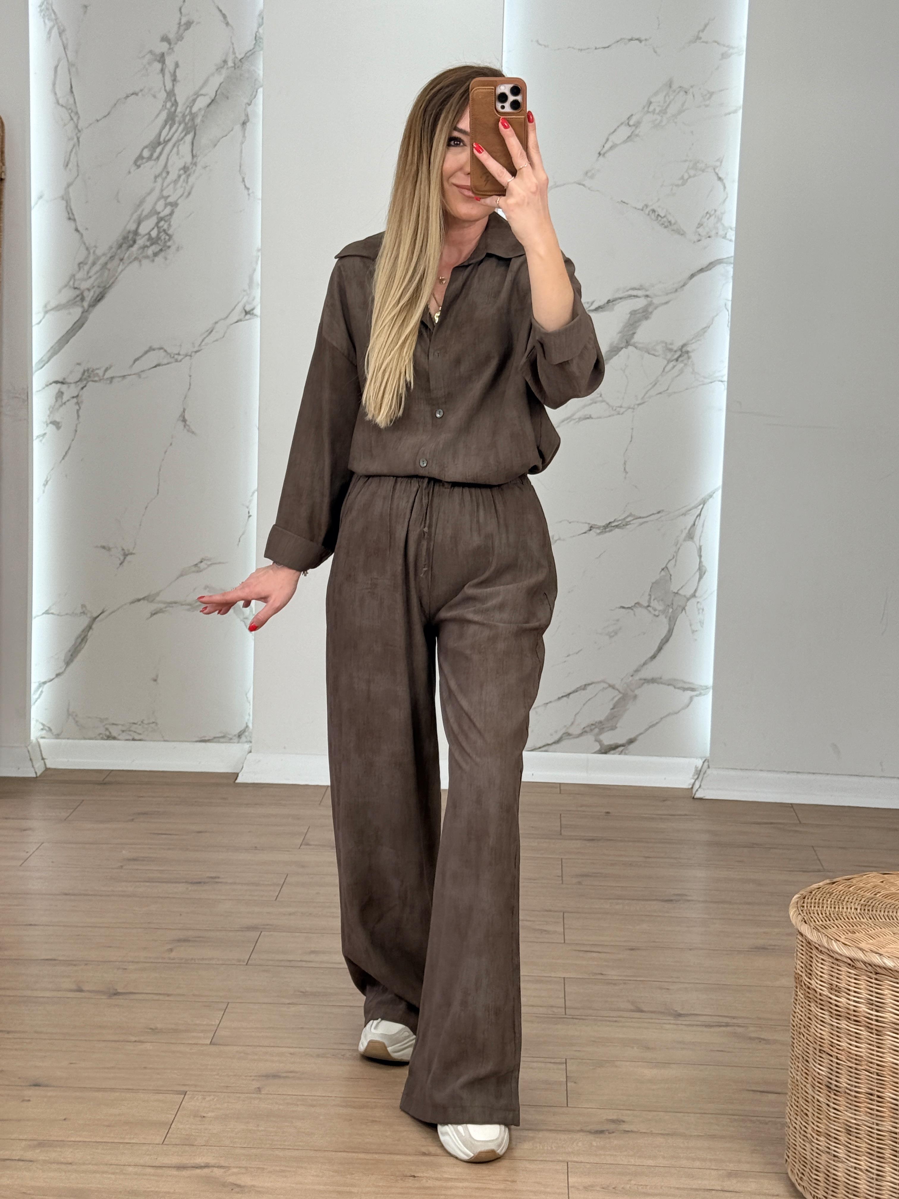 Two-Piece Fine Textured Shirt Set Brown