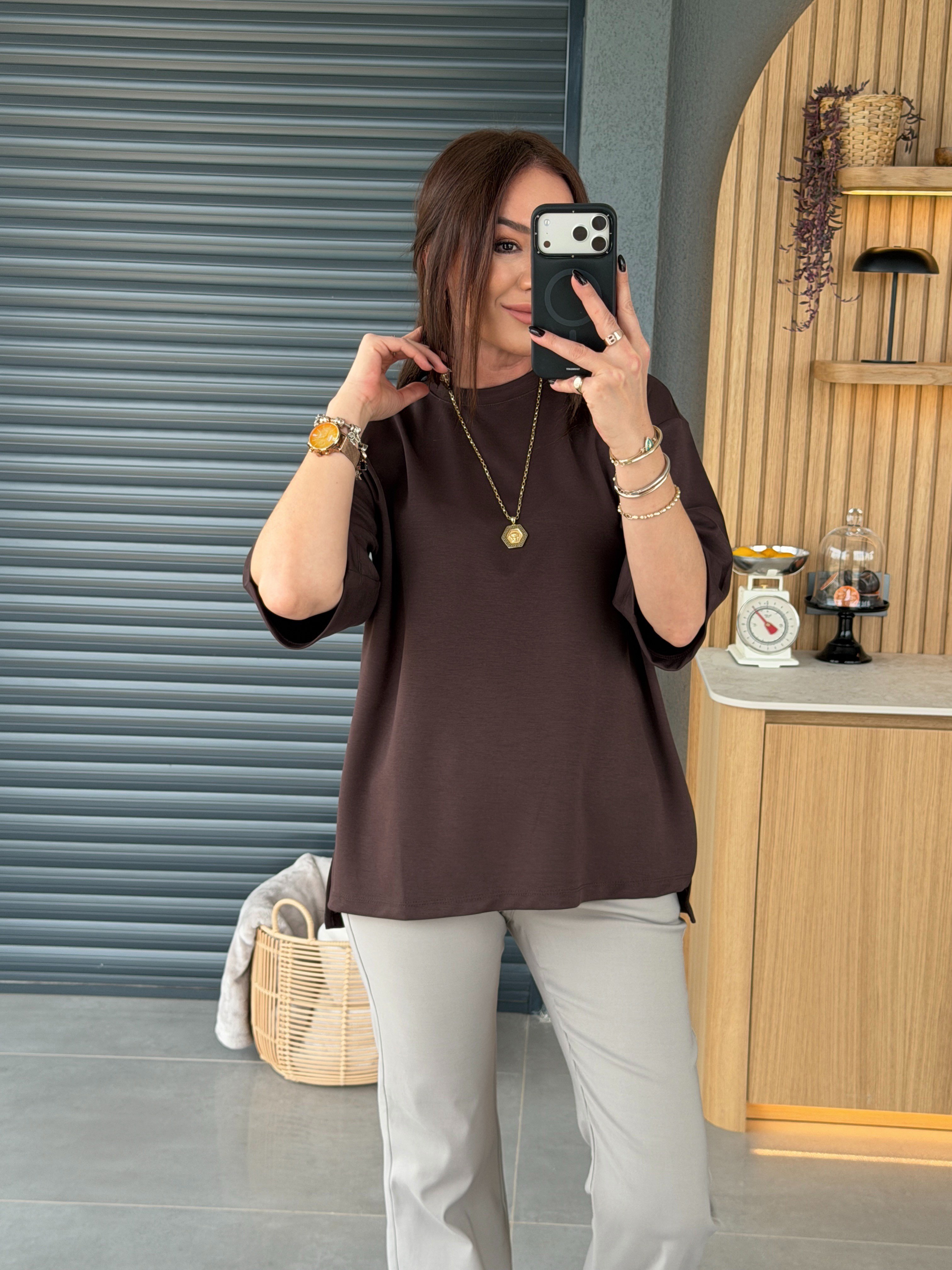 Yanları Yırtmaçlı Tshirt KOYU KAHVE