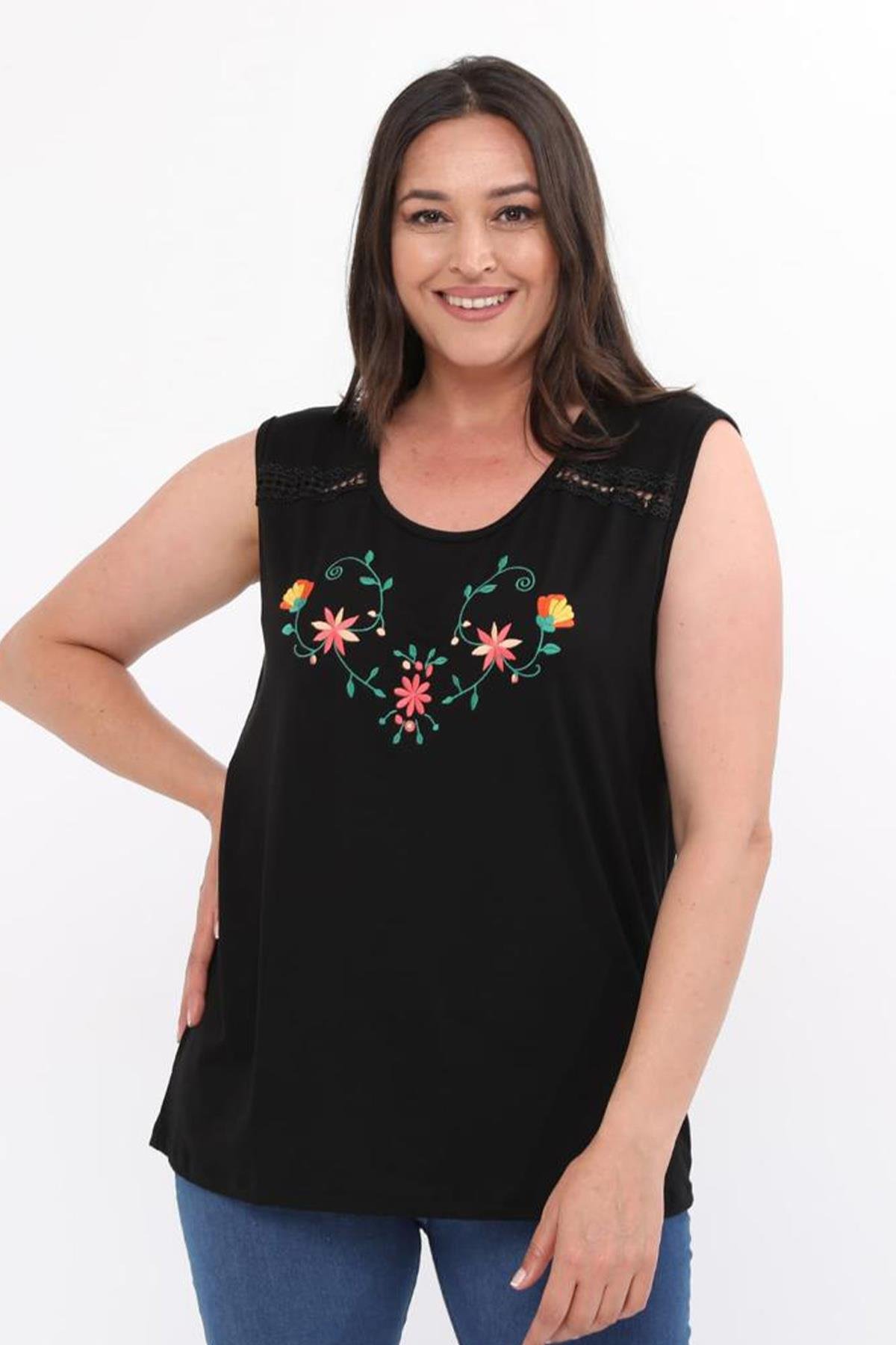 Büyük Beden Kolsuz Nakışlı Siyah Bluz