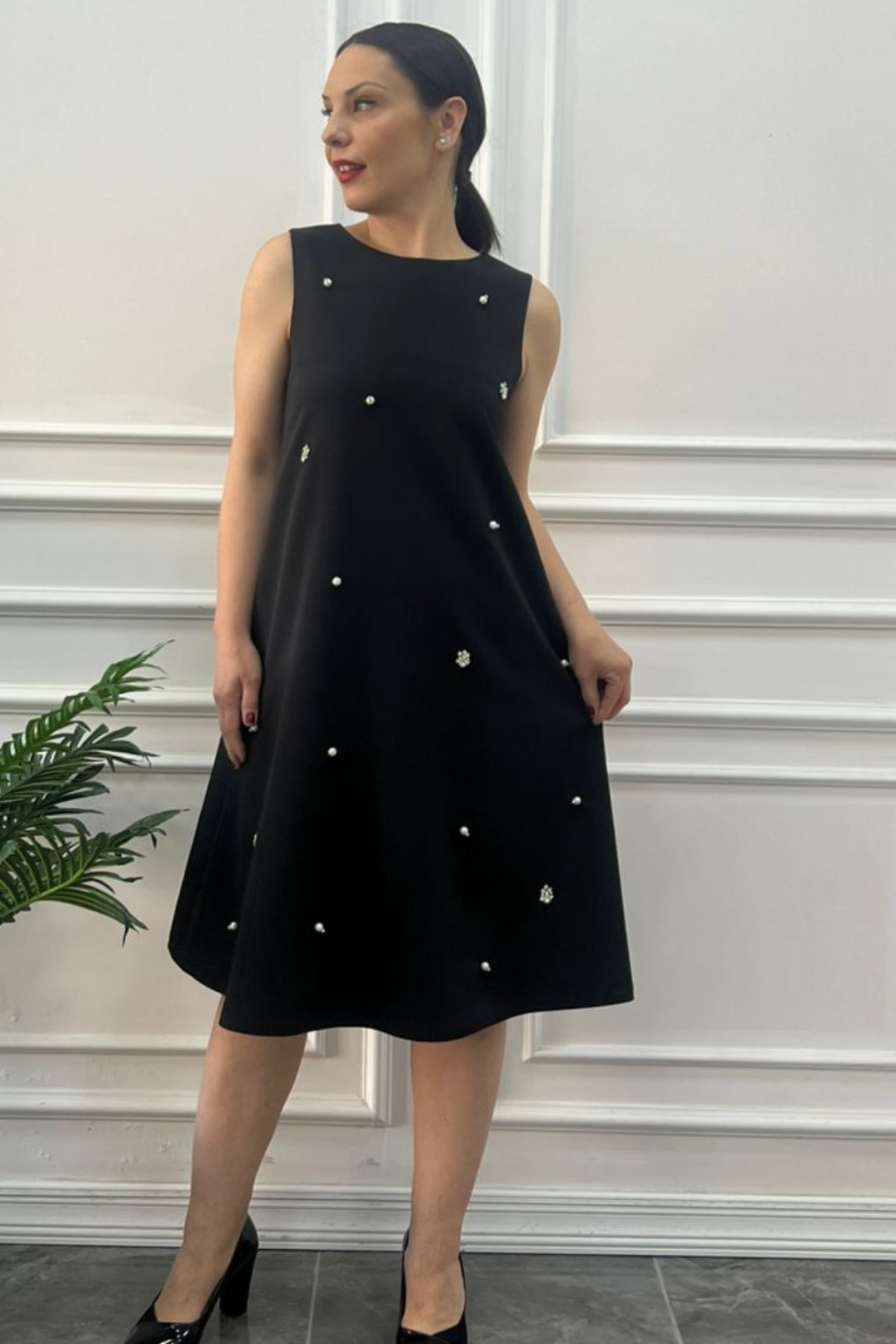 Büyük Beden Sıfır Kol Boncuk Detaylı Elbise