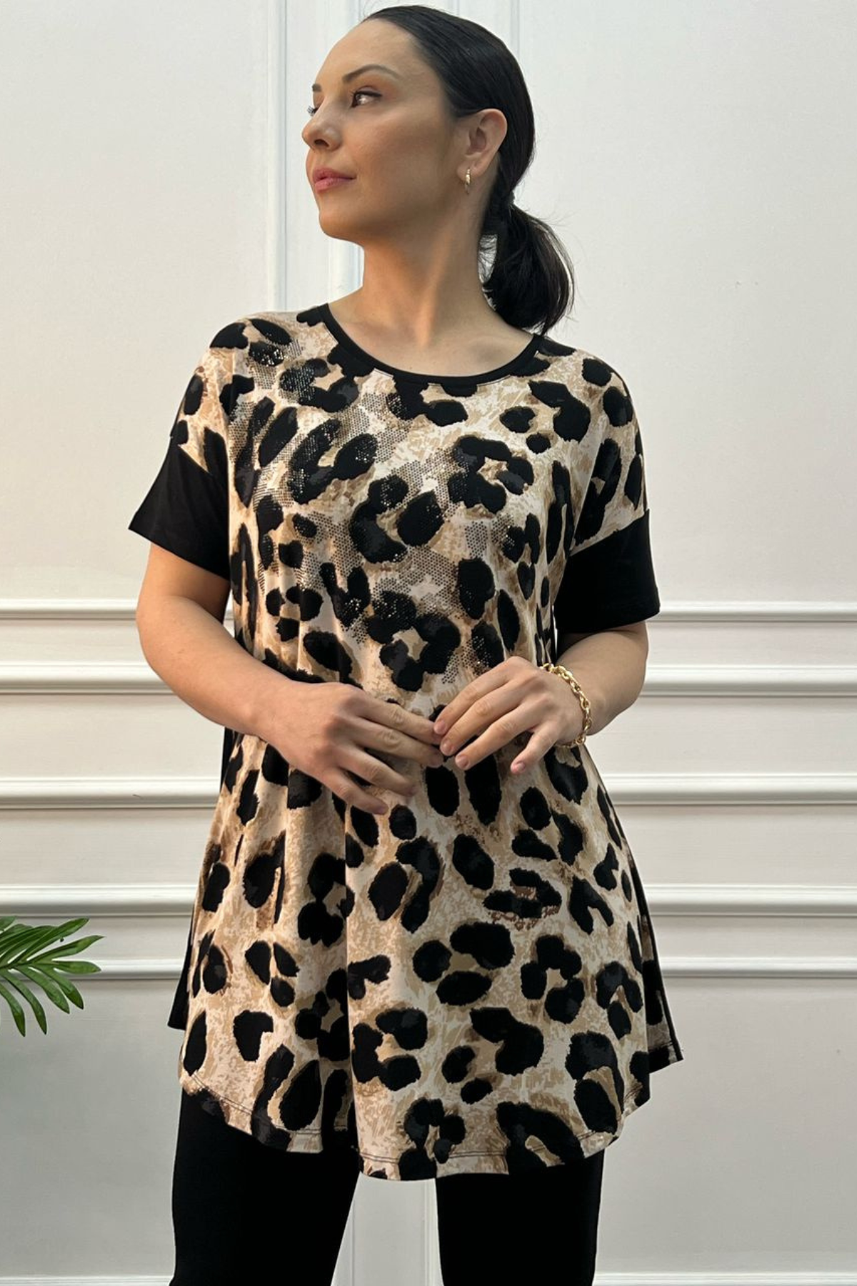 Büyük Beden Büyük Leopar Desenli Taşlı Tshirt