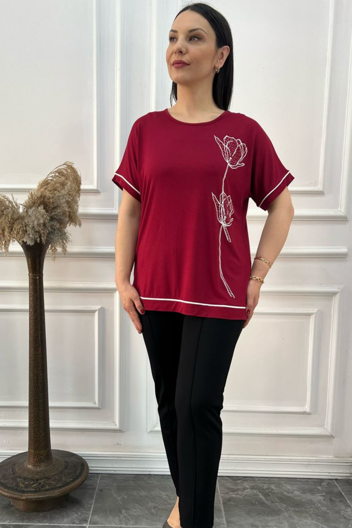 Büyük Beden Taş Detaylı Gül Baskılı Tshirt
