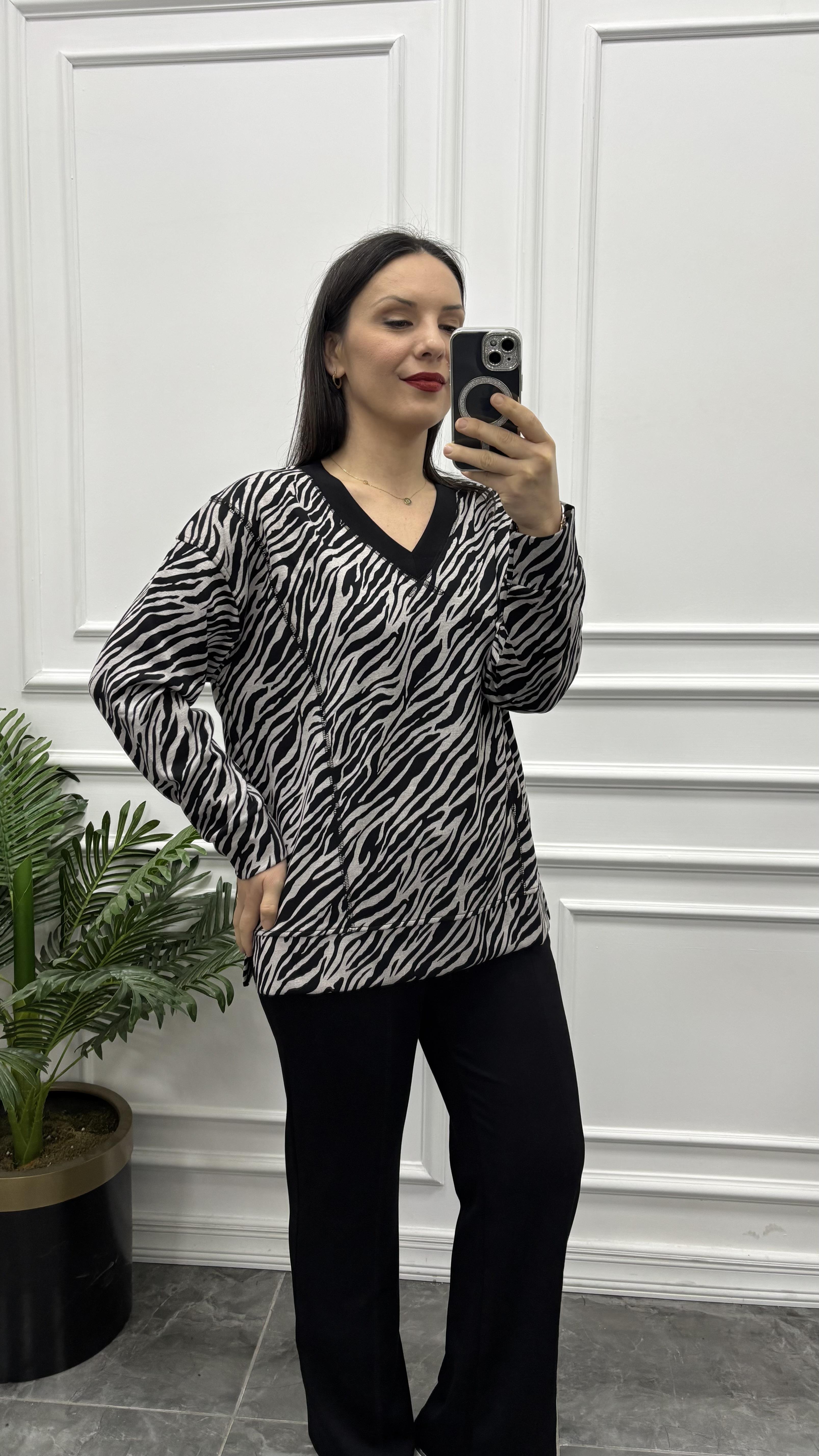 Karyoka Dikişli Zebra Desen Siyah Takım