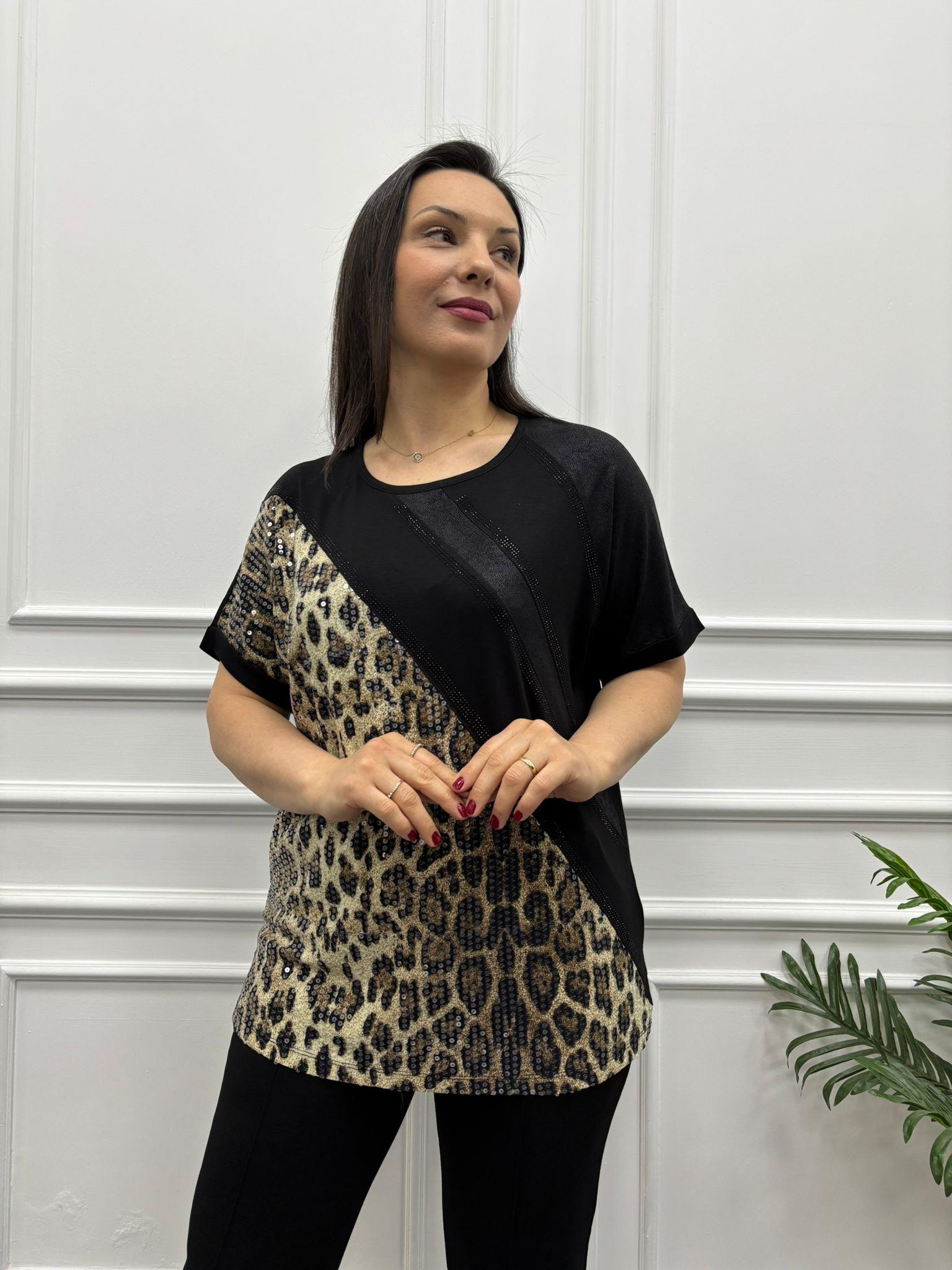Payet İşlemeli Leopar Desenli Tişört