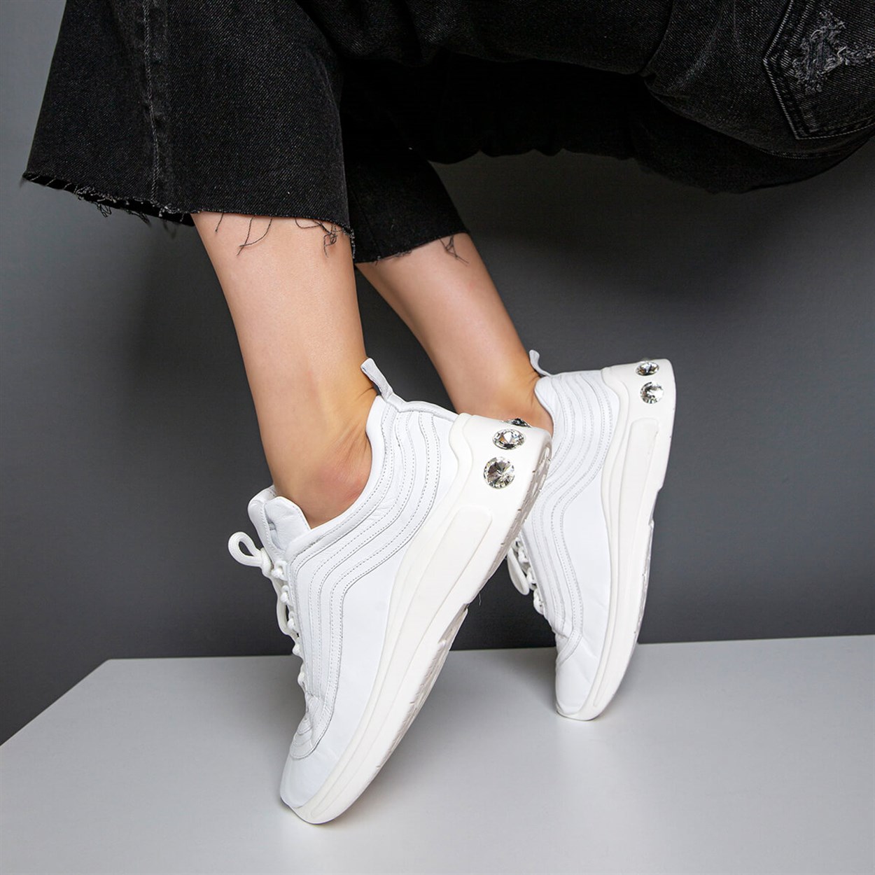 Beyaz Deri Taşlı Taban Detaylı Sneakers | Flower Ayakkabı
