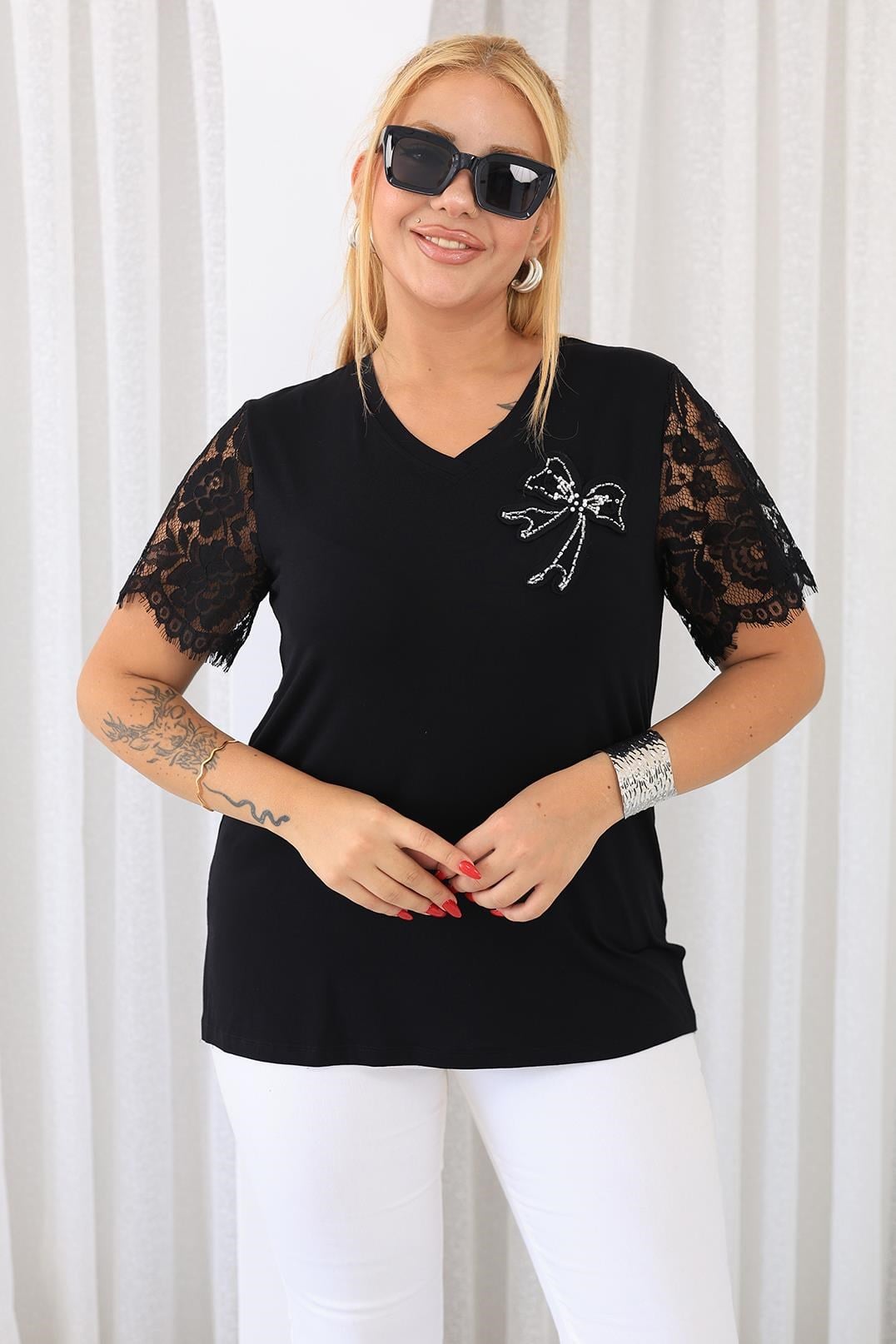 Kısa Kol Bluz Büyük Beden Kolları Dantel Yakası Fiyonk Detaylı Bluz
