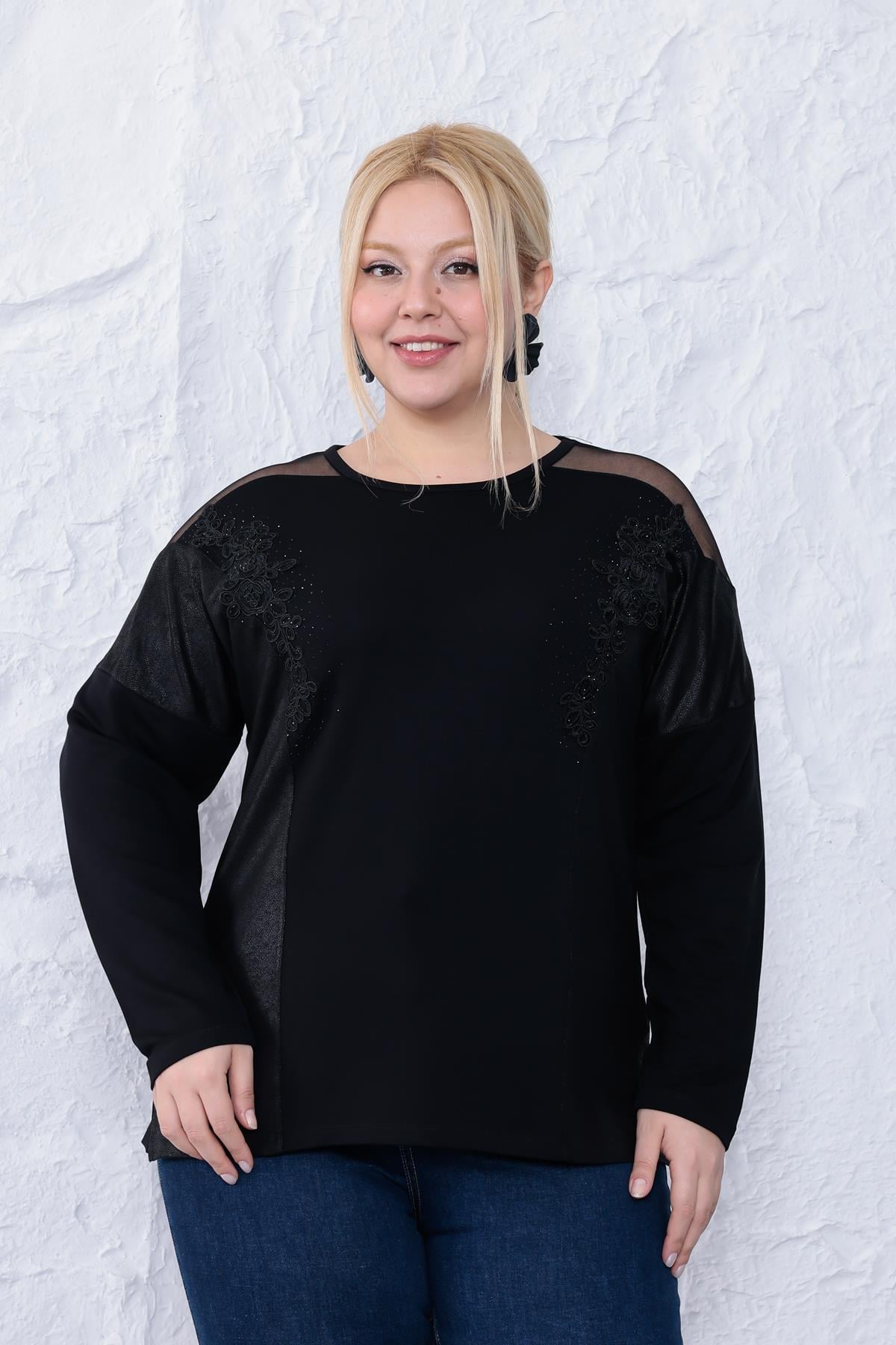 Büyük Beden Çiçek Motifli Tül Detaylı Bluz