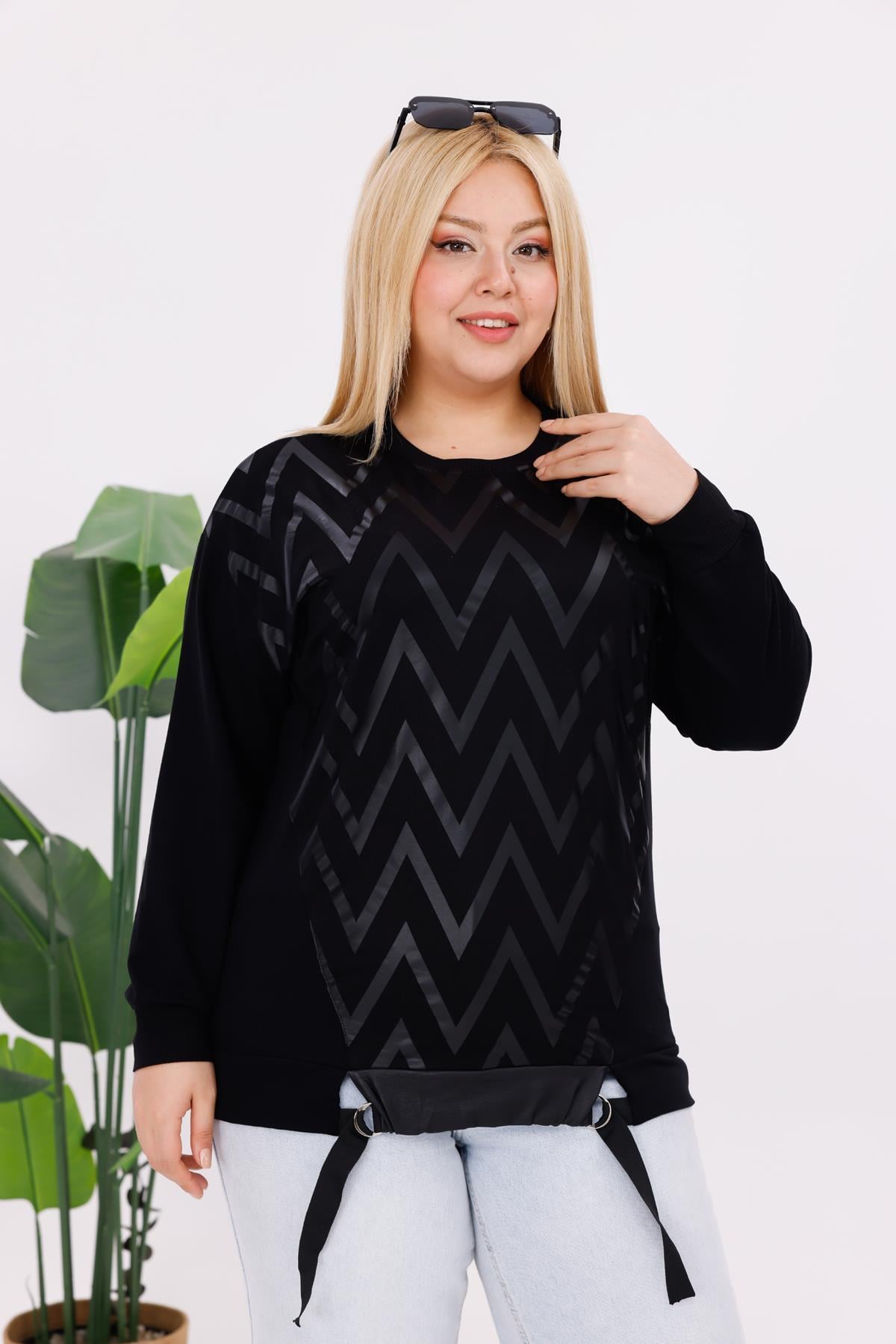 Büyük Beden Eteği Toka Detaylı Oversize Bluz