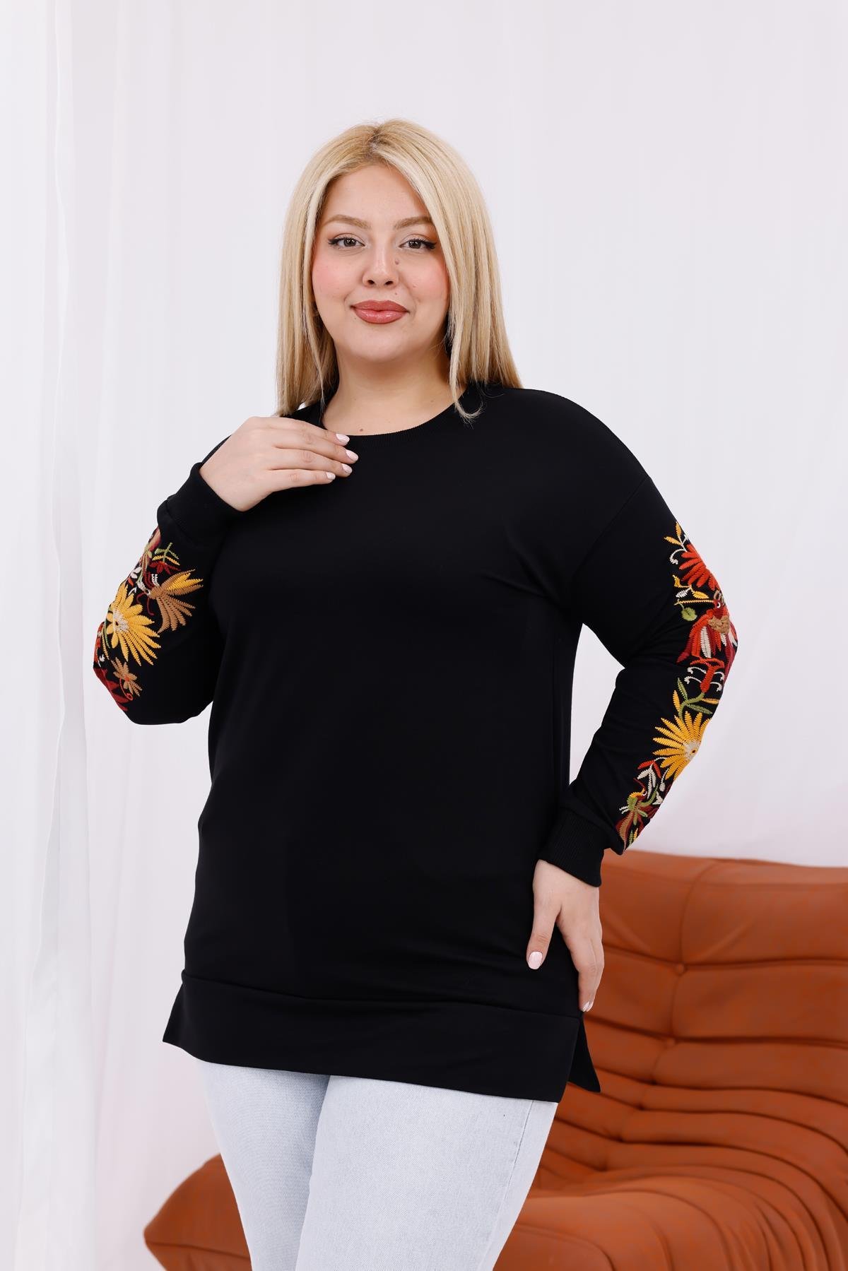 Büyük Beden Kolları Nakışlı Sweatshirt