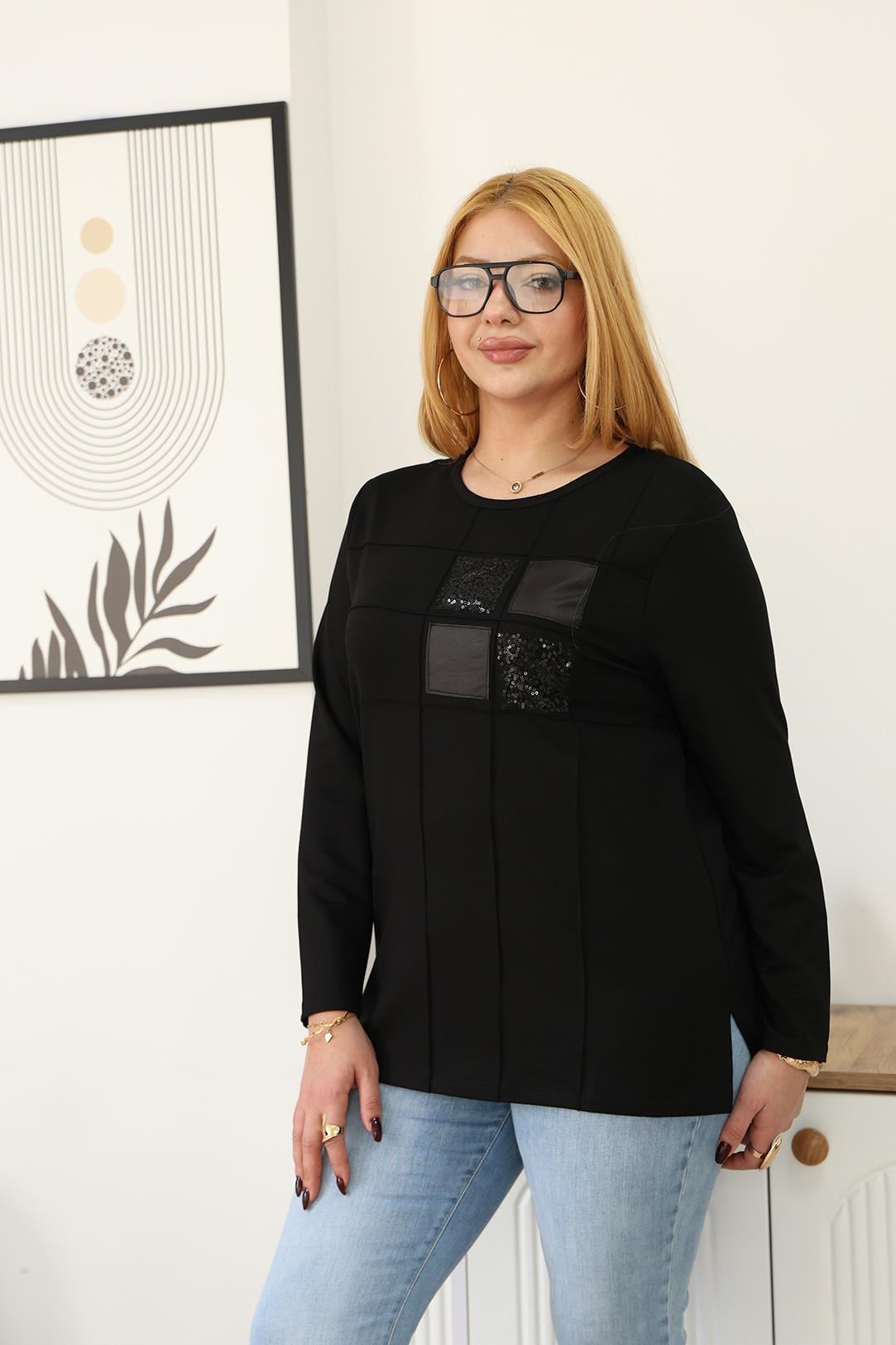 Büyük Beden Önü Pul İşlemeli Siyah Bluz