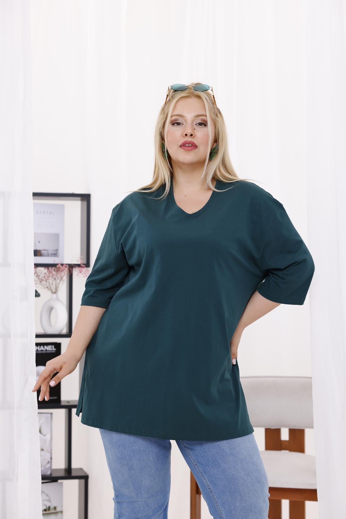 Büyük Beden V Yaka Oversize Yırtmaçlı Tshirt