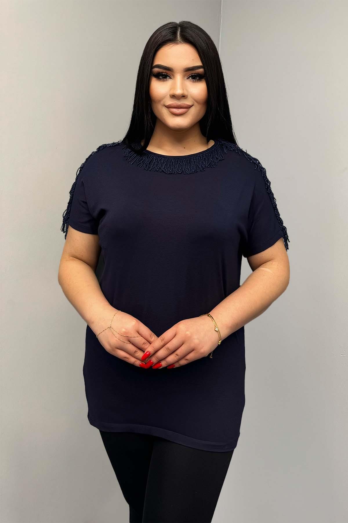 Tshirt Büyük Beden Yakası Omuzları Püskül Detaylı Bluz